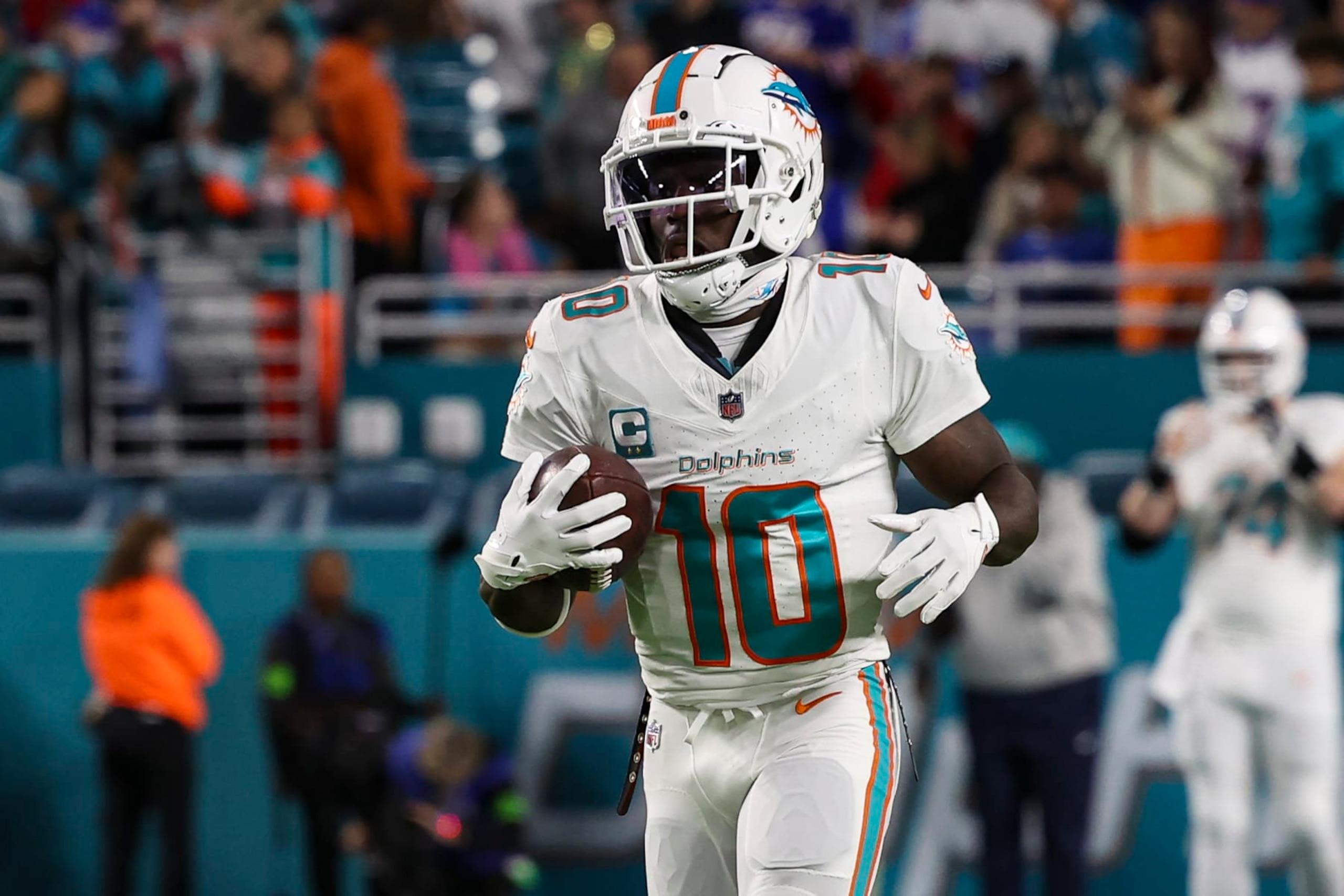 MIAMI GARDENS, FL - JANUARY 07: Tyreek Hill #10 of the Miami Dolphins warms up prior to an NFL football game against the Buffalo Bills at Hard Rock Stadium on January 7, 2024 in Miami Gardens, Florida. (Photo by Perry Knotts/Getty Images)