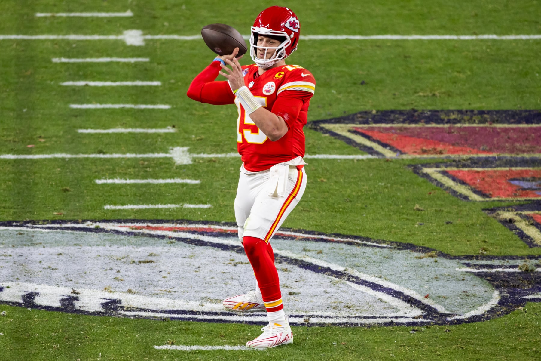 LAS VEGAS, NV - FEBRUARY 11: Kansas City Chiefs quarterback Patrick Mahomes (15) passes the ball during Super Bowl LVIII between the Kansas City Chiefs and the San Francisco 49ers on Sunday February 11, 2024 at Allegiant Stadium in Las Vegas, NV.  (Photo by Nick Tre. Smith/Icon Sportswire via Getty Images)