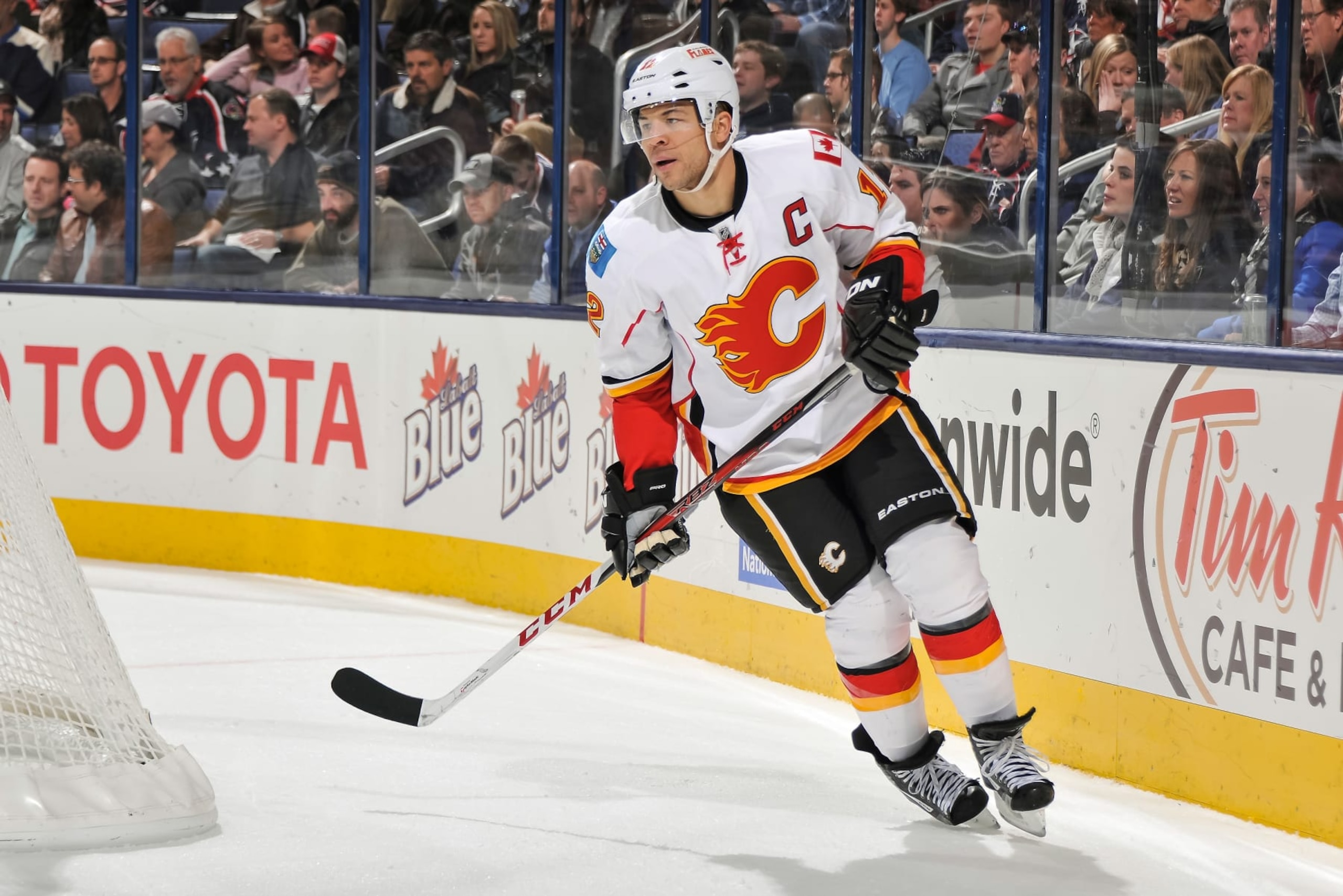 COLUMBUS, OH - FEBRUARY 7:  Jarome Iginla #12 of the Calgary Flames skates against the Columbus Blue Jackets on February 7, 2013 at Nationwide Arena in Columbus, Ohio.  (Photo by Jamie Sabau/NHLI via Getty Images)