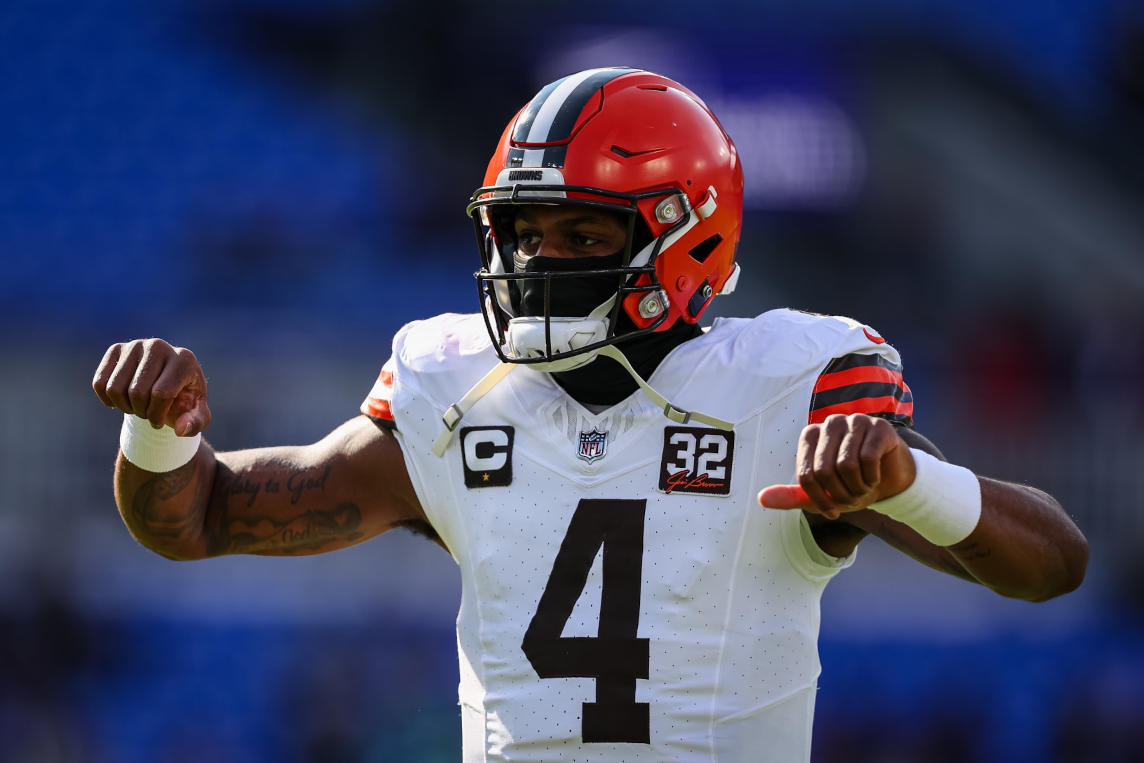 BALTIMORE, MD - NOVEMBER 12: Deshaun Watson #4 of the Cleveland Browns warms up before the game against the Baltimore Ravens at M&T Bank Stadium on November 12, 2023 in Baltimore, Maryland. (Photo by Scott Taetsch/Getty Images) BALTIMORE, MD - NOVEMBER 12: Deshaun Watson #4 of the Cleveland Browns warms up before the game against the Baltimore Ravens at M&T Bank Stadium on November 12, 2023 in Baltimore, Maryland. (Photo by Scott Taetsch/Getty Images)