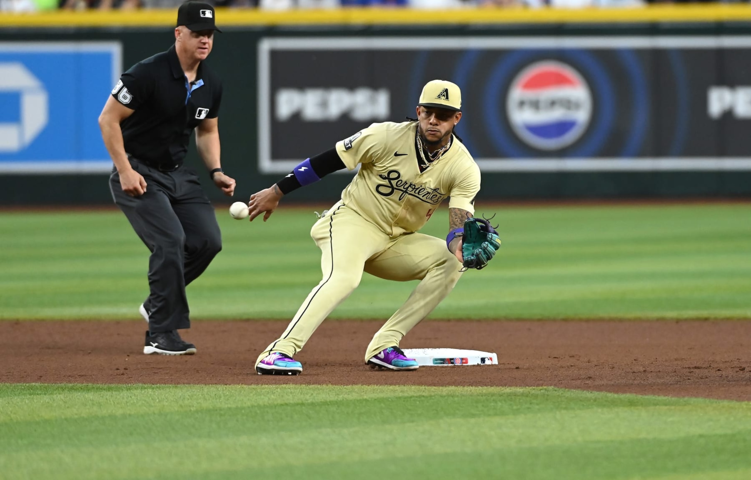 PHOENIX, ARIZONA - APRIL 16: Ketel Marte #4 of the Arizona Diamondbacks catches a throw from home while covering second base against the Chicago Cubs at Chase Field on April 16, 2024 in Phoenix, Arizona. (Photo by Norm Hall/Getty Images)