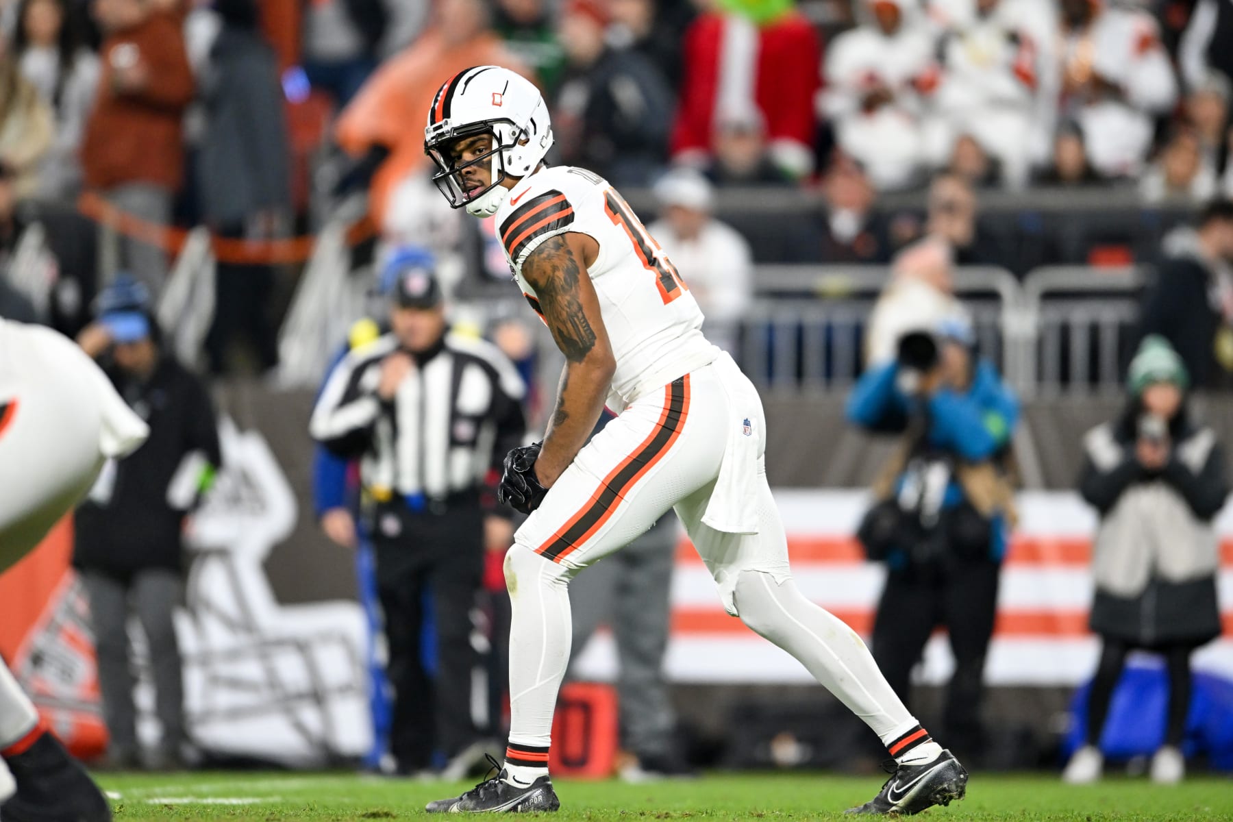 CLEVELAND, OHIO - DECEMBER 28: Cedric Tillman #19 of the Cleveland Browns waits for the snap during the second half against the New York Jets at Cleveland Browns Stadium on December 28, 2023 in Cleveland, Ohio. (Photo by Nick Cammett/Diamond Images via Getty Images)
