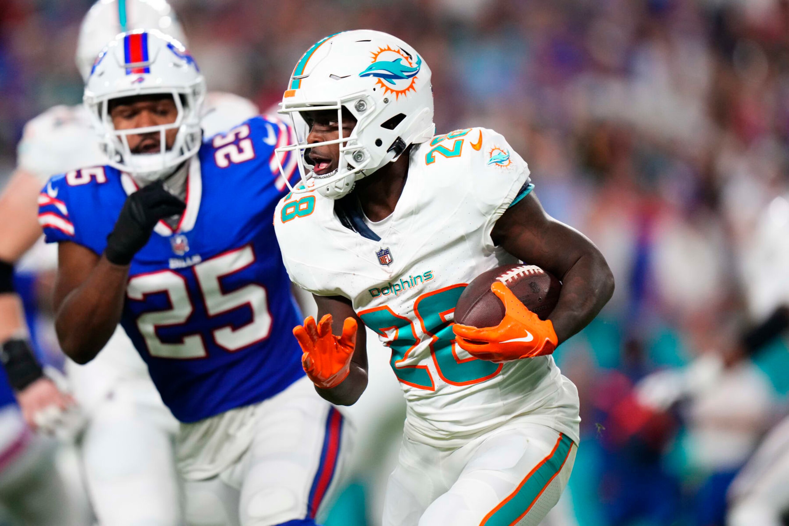 MIAMI GARDENS, FLORIDA - JANUARY 07: De'Von Achane #28 of the Miami Dolphins rushes during the first quarter against the Buffalo Bills at Hard Rock Stadium on January 07, 2024 in Miami Gardens, Florida. (Photo by Rich Storry/Getty Images)