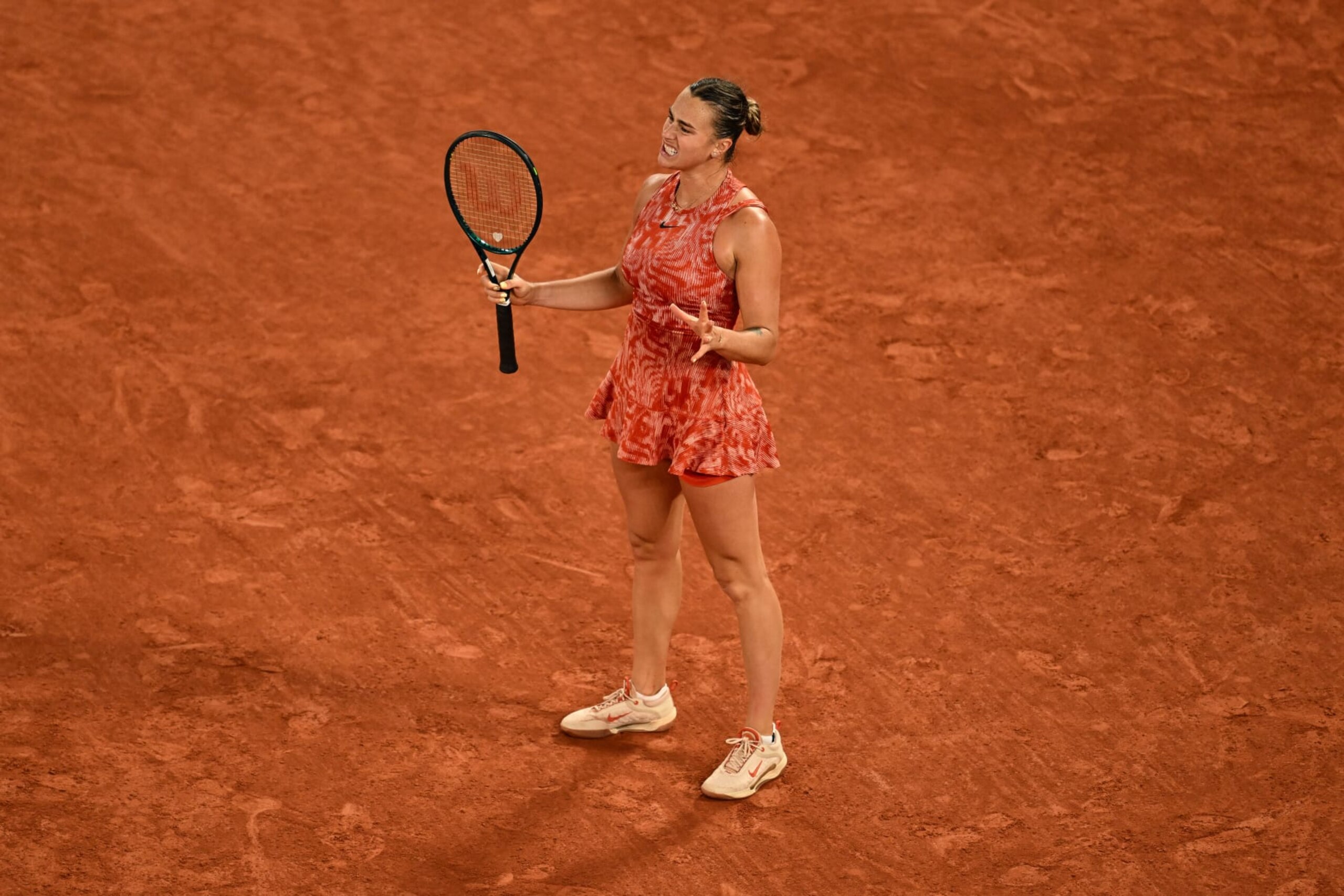 PARIS, FRANCE - MAY 28: Aryna Sabalenka of Belarus reacts against Erika Andreeva of Russia in the Women's Singles first round match on Day Three of the 2024 French Open at Roland Garros on May 28, 2024 in Paris, France. (Photo by Daniel Kopatsch/Getty Images) PARIS, FRANCE - MAY 28: Aryna Sabalenka of Belarus reacts against Erika Andreeva of Russia in the Women's Singles first round match on Day Three of the 2024 French Open at Roland Garros on May 28, 2024 in Paris, France. (Photo by Daniel Kopatsch/Getty Images)
