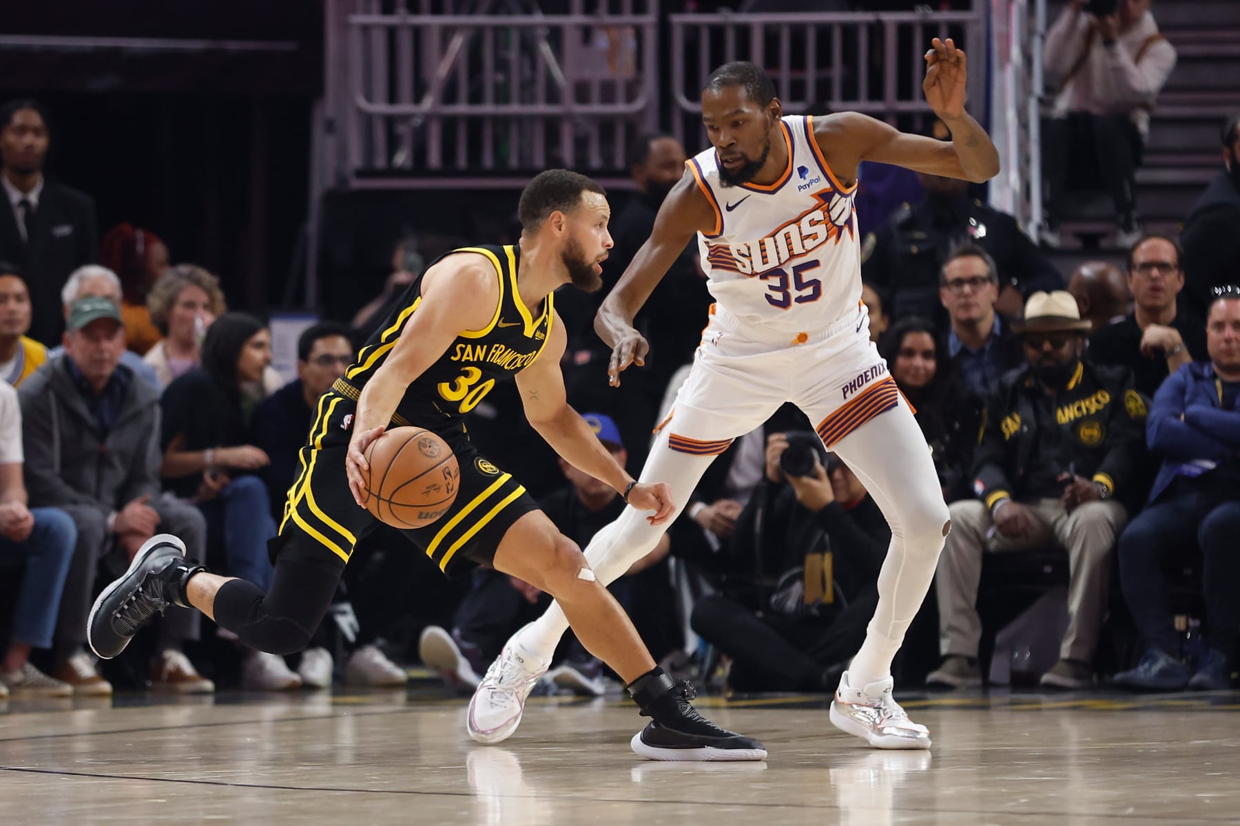SAN FRANCISCO, CALIFORNIA - FEBRUARY 10: Stephen Curry #30 of the Golden State Warriors is guarded by Kevin Durant #35 of the Phoenix Suns in the first quarter at Chase Center on February 10, 2024 in San Francisco, California. NOTE TO USER: User expressly acknowledges and agrees that, by downloading and or using this photograph, User is consenting to the terms and conditions of the Getty Images License Agreement. (Photo by Lachlan Cunningham/Getty Images)