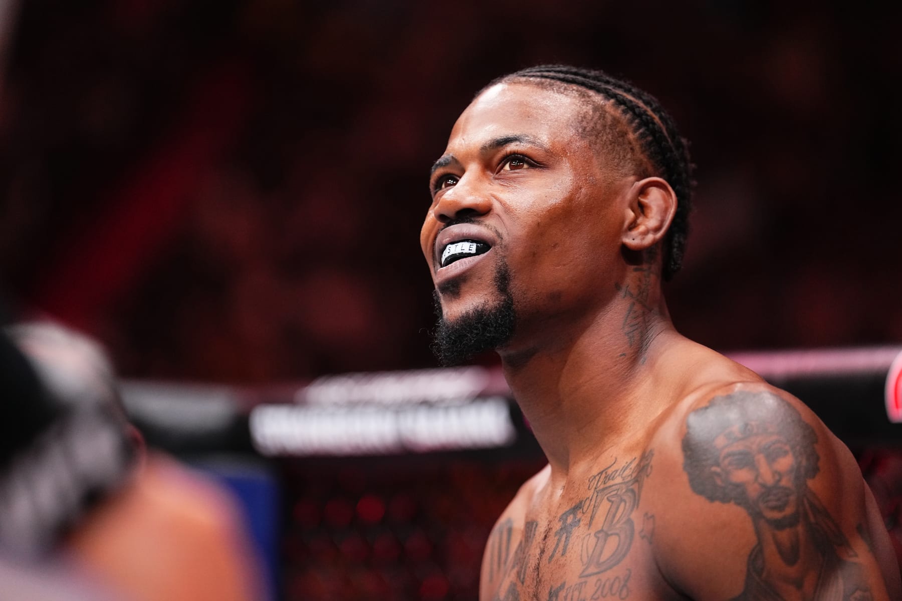  Kevin Holland prepares to face Michael Page