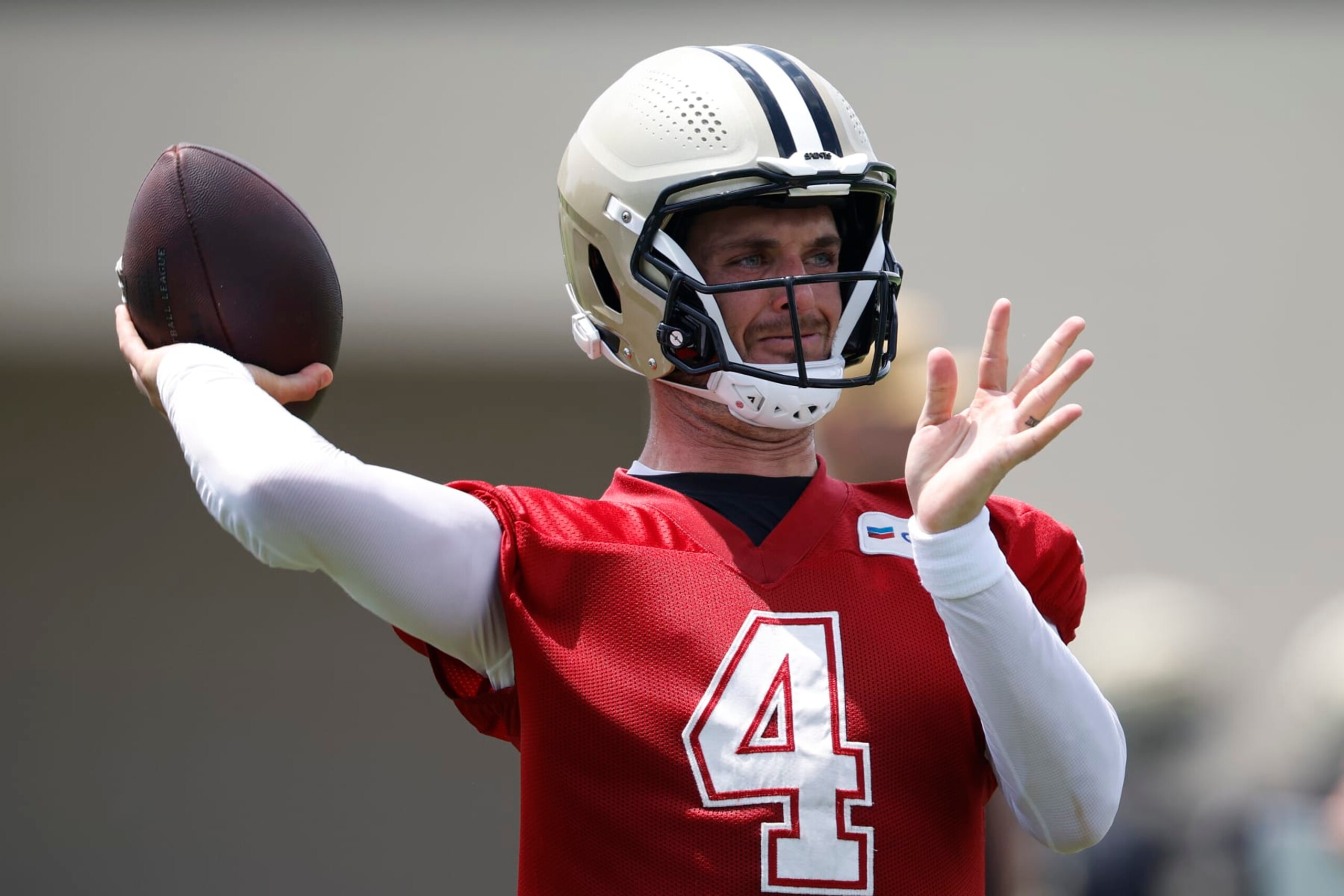 METAIRIE, LOUISIANA - MAY 28: Derek Carr #4 of the New Orleans Saints attends the OTA Offseason Workout at the New Orleans Saints Practice facility on May 28, 2024 in Metairie, Louisiana. (Photo by Chris Graythen/Getty Images)