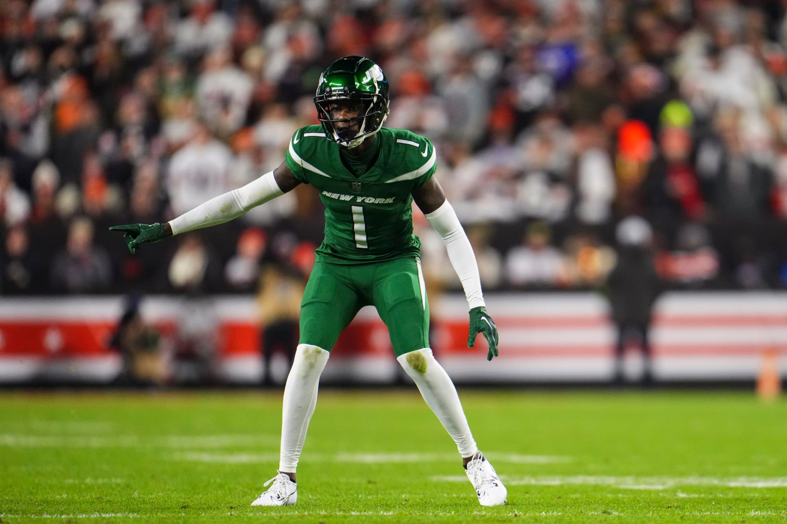 CLEVELAND, OH - DECEMBER 28: Sauce Gardner #1 of the New York Jets defends in coverage during an NFL football game against the Cleveland Browns at Cleveland Browns Stadium on December 28, 2023 in Cleveland, Ohio. (Photo by Cooper Neill/Getty Images) CLEVELAND, OH - DECEMBER 28: Sauce Gardner #1 of the New York Jets defends in coverage during an NFL football game against the Cleveland Browns at Cleveland Browns Stadium on December 28, 2023 in Cleveland, Ohio. (Photo by Cooper Neill/Getty Images)