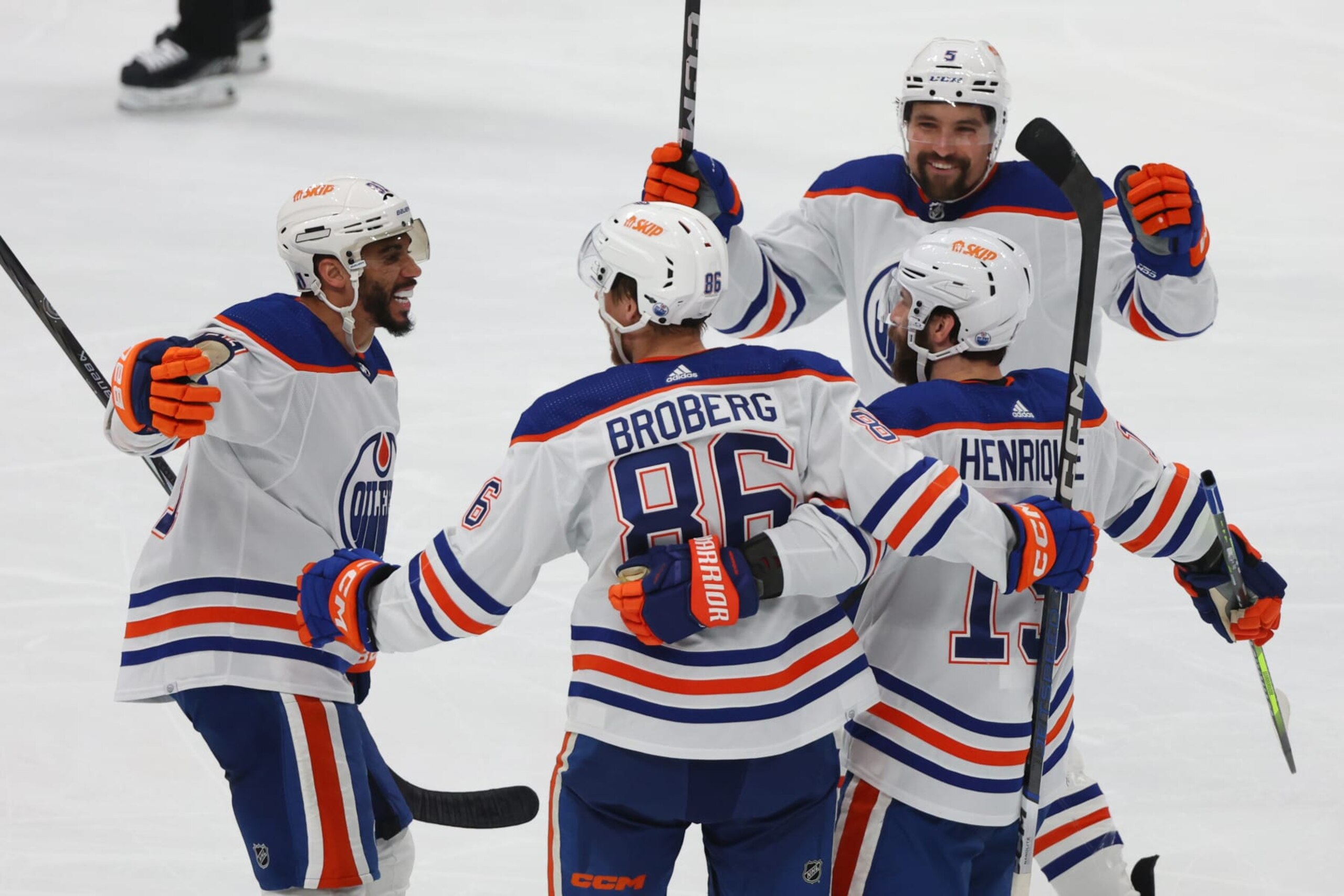 DALLAS, TEXAS - MAY 31: Philip Broberg #86 of the Edmonton Oilers celebrates with teammates after scoring a goal against the Dallas Stars during the second period in Game Five of the Western Conference Final of the 2024 Stanley Cup Playoffs at American Airlines Center on May 31, 2024 in Dallas, Texas.  (Photo by Richard Rodriguez/Getty Images)