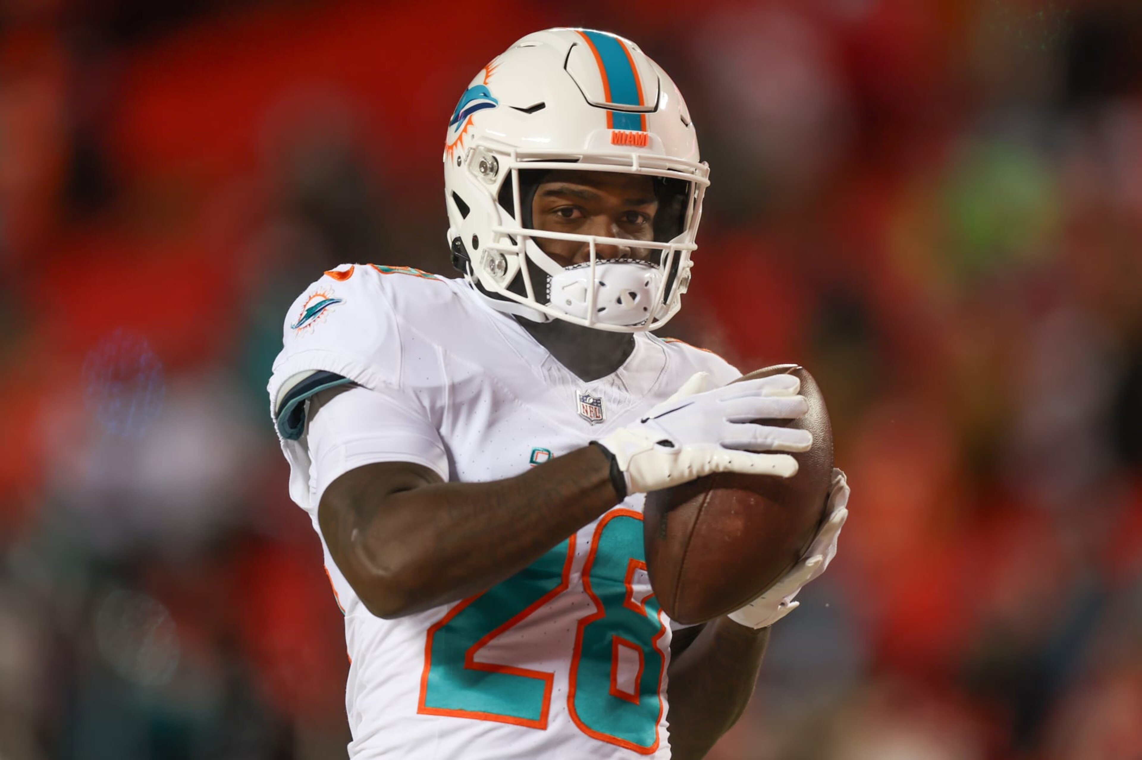 KANSAS CITY, MO - JANUARY 13: Miami Dolphins running back De'Von Achane (28) catches a pass before an AFC Wild Card playoff game between the Miami Dolphins and Kansas City Chiefs on Jan 13, 2024 at GEHA Field at Arrowhead Stadium in Kansas City, MO. (Photo by Scott Winters/Icon Sportswire via Getty Images)