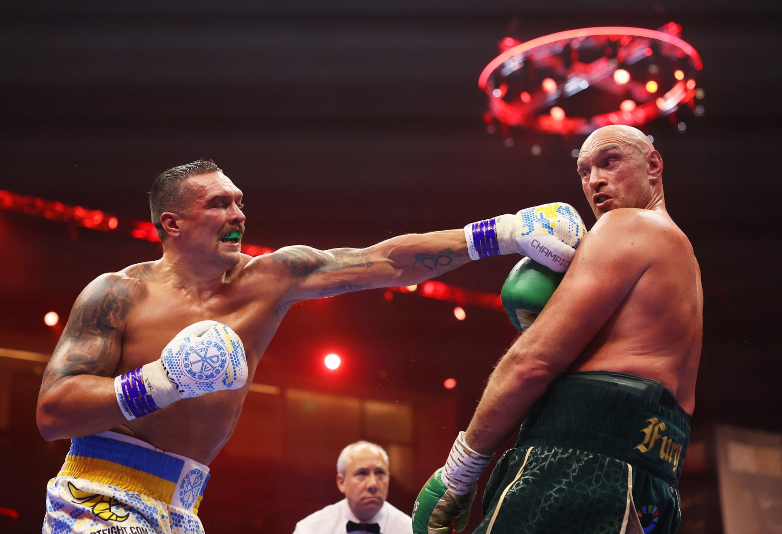 RIYADH, SAUDI ARABIA - MAY 18: Oleksandr Usyk punches Tyson Fury during the IBF, WBA, WBC, WBO and Undisputed Heavyweight titles' fight between Tyson Fury and Oleksandr Usyk at Kingdom Arena on May 18, 2024 in Riyadh, Saudi Arabia. (Photo by Richard Pelham/Getty Images) RIYADH, SAUDI ARABIA - MAY 18: Oleksandr Usyk punches Tyson Fury during the IBF, WBA, WBC, WBO and Undisputed Heavyweight titles' fight between Tyson Fury and Oleksandr Usyk at Kingdom Arena on May 18, 2024 in Riyadh, Saudi Arabia. (Photo by Richard Pelham/Getty Images)