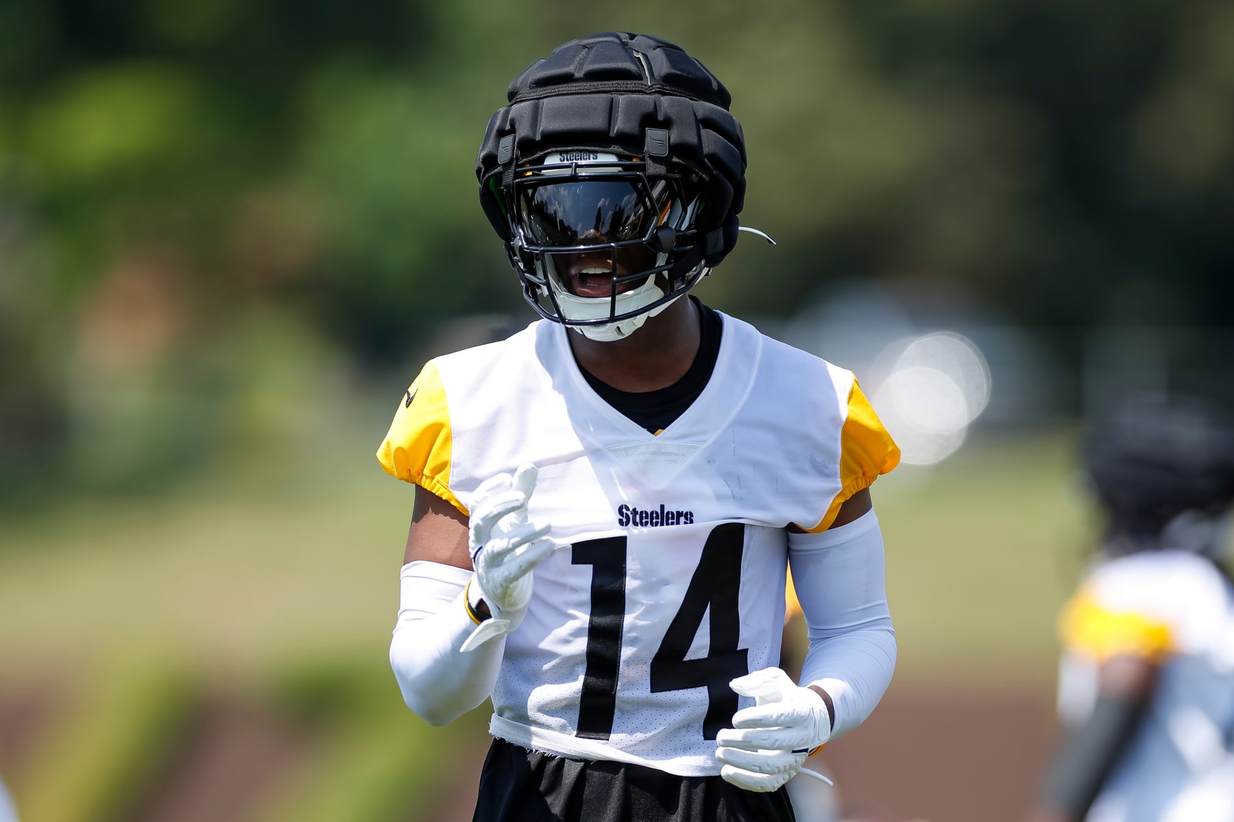 LATROBE, PA - JULY 28: Pittsburgh Steelers wide receiver George Pickens (14) takes part in a drill during the team's training camp at Saint Vincent College on July 28, 2023, in Latrobe, PA. (Photo by Brandon Sloter/Icon Sportswire via Getty Images)