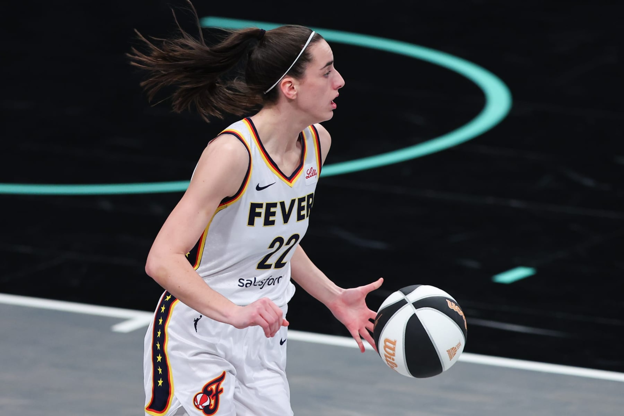 BROOKLYN, NY - JUNE 02:  Caitlin Clark #22 of the Indiana Fever controls the ball during the game against the New York Liberty on June 2, 2024 at the Barclays Center in Brooklyn, New York.  (Photo by Rich Graessle/Icon Sportswire via Getty Images)