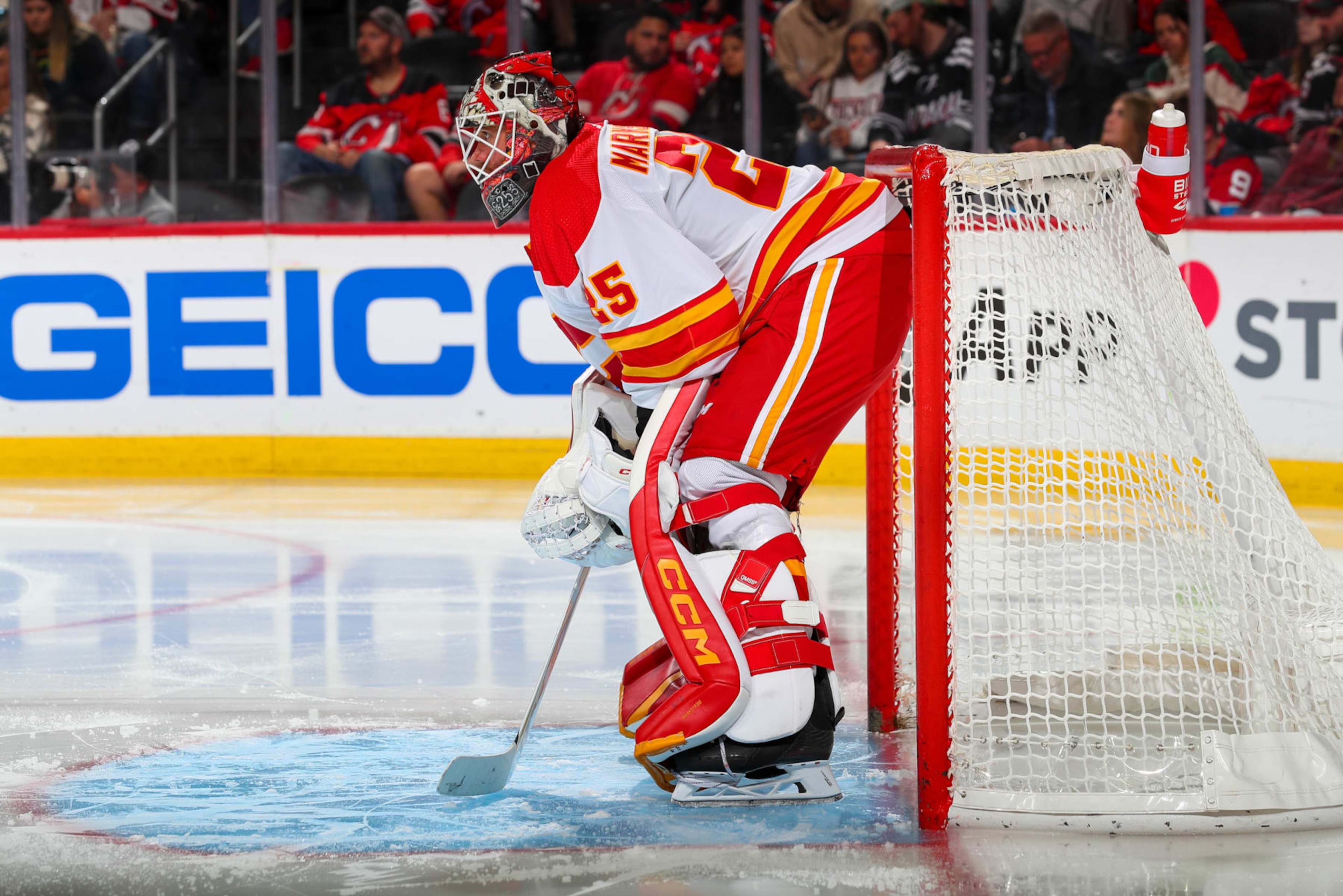 NEWARK, NJ - NOVEMBER 8: Jacob Markstrom #25 of the Calgary Flames prepares for the third period of the game against the New Jersey Devils on November 8, 2022 at the Prudential Center in Newark, New Jersey. (Photo by Rich Graessle/NHLI via Getty Images) NEWARK, NJ - NOVEMBER 8: Jacob Markstrom #25 of the Calgary Flames prepares for the third period of the game against the New Jersey Devils on November 8, 2022 at the Prudential Center in Newark, New Jersey. (Photo by Rich Graessle/NHLI via Getty Images)