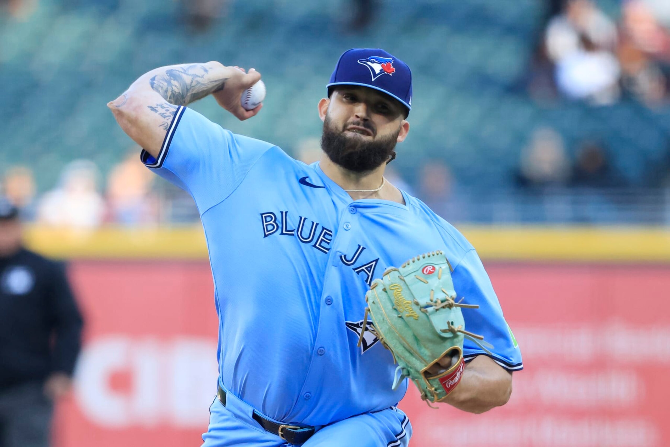 CHICAGO, ILLINOIS - MAY 29: Alek Manoah #6 of the Toronto Blue Jays throws a pitch against the Chicago White Sox at Guaranteed Rate Field on May 29, 2024 in Chicago, Illinois. (Photo by Justin Casterline/Getty Images) CHICAGO, ILLINOIS - MAY 29: Alek Manoah #6 of the Toronto Blue Jays throws a pitch against the Chicago White Sox at Guaranteed Rate Field on May 29, 2024 in Chicago, Illinois. (Photo by Justin Casterline/Getty Images)