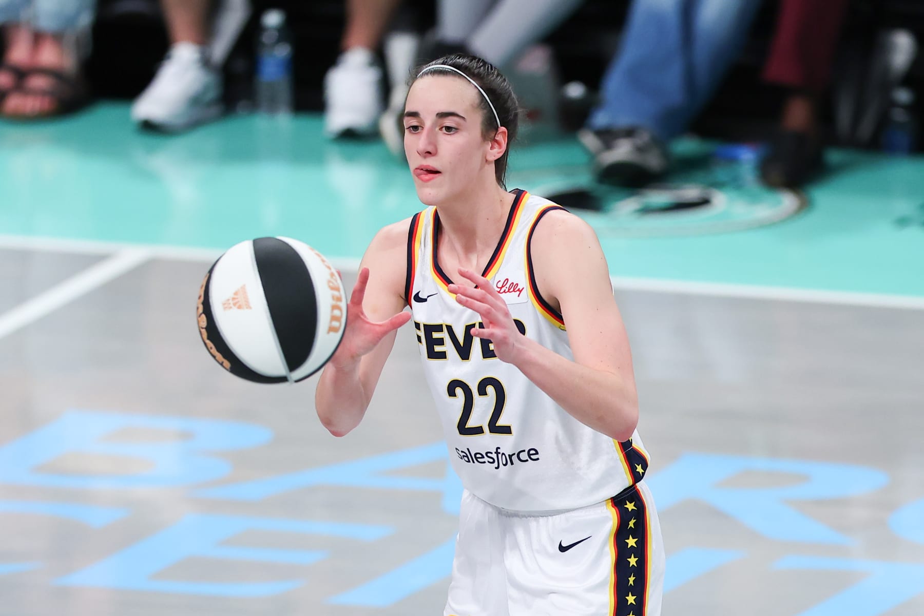 BROOKLYN, NY - JUNE 02: Caitlin Clark #22 of the Indiana Fever controls the ball during the game against the New York Liberty on June 2, 2024 at the Barclayys Center in Brooklyn, New York.  (Photo by Rich Graessle/Icon Sportswire via Getty Images)