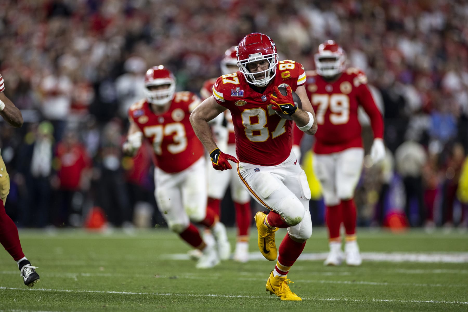 LAS VEGAS, NEVADA - FEBRUARY 11: Travis Kelce #87 of the Kansas City Chiefs runs with the ball during the NFL Super Bowl 58 football game between the San Francisco 49ers and the Kansas City Chiefs at Allegiant Stadium on February 11, 2024 in Las Vegas, Nevada. (Photo by Michael Owens/Getty Images)