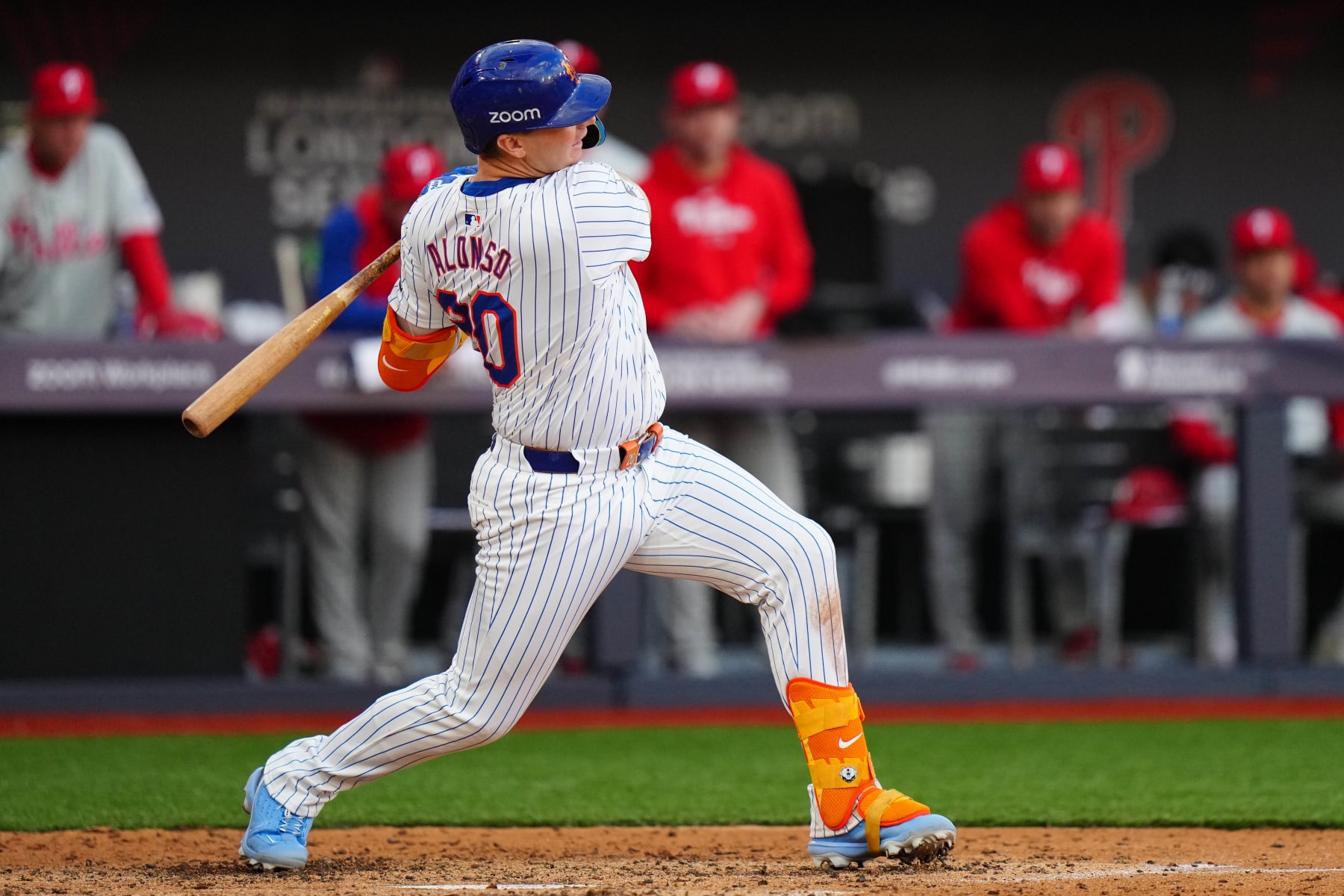LONDON, ENGLAND - JUNE 08:   Pete Alonso #20 of the New York Mets hits a double in the fifth inning during the 2024 London Series game between the Philadelphia Phillies and the New York Mets at London Stadium on Saturday, June 8, 2024 in London, England. (Photo by Daniel Shirey/MLB Photos via Getty Images)
