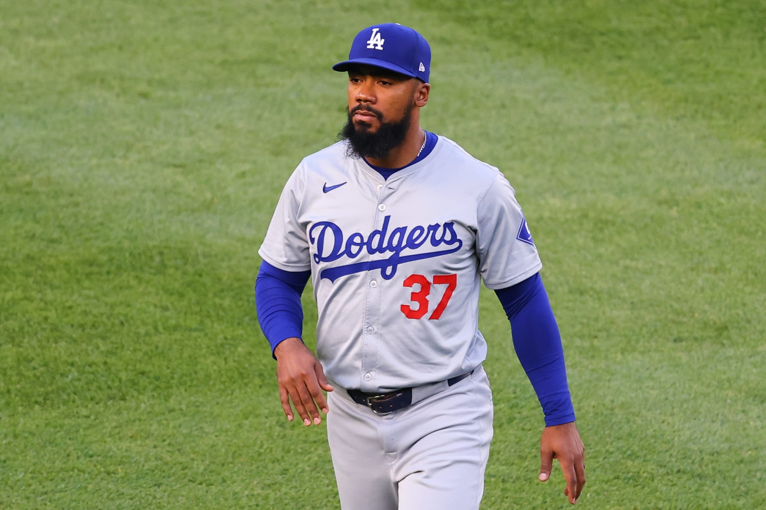BRONX, NY - JUNE 08:  Teoscar Hernández #37 of the Los Angeles Dodgers warms up prior to the game against the New York Yankees on June 8, 2024 at Yankee Stadium in the Bronx, New York.   (Photo by Rich Graessle/Icon Sportswire via Getty Images)