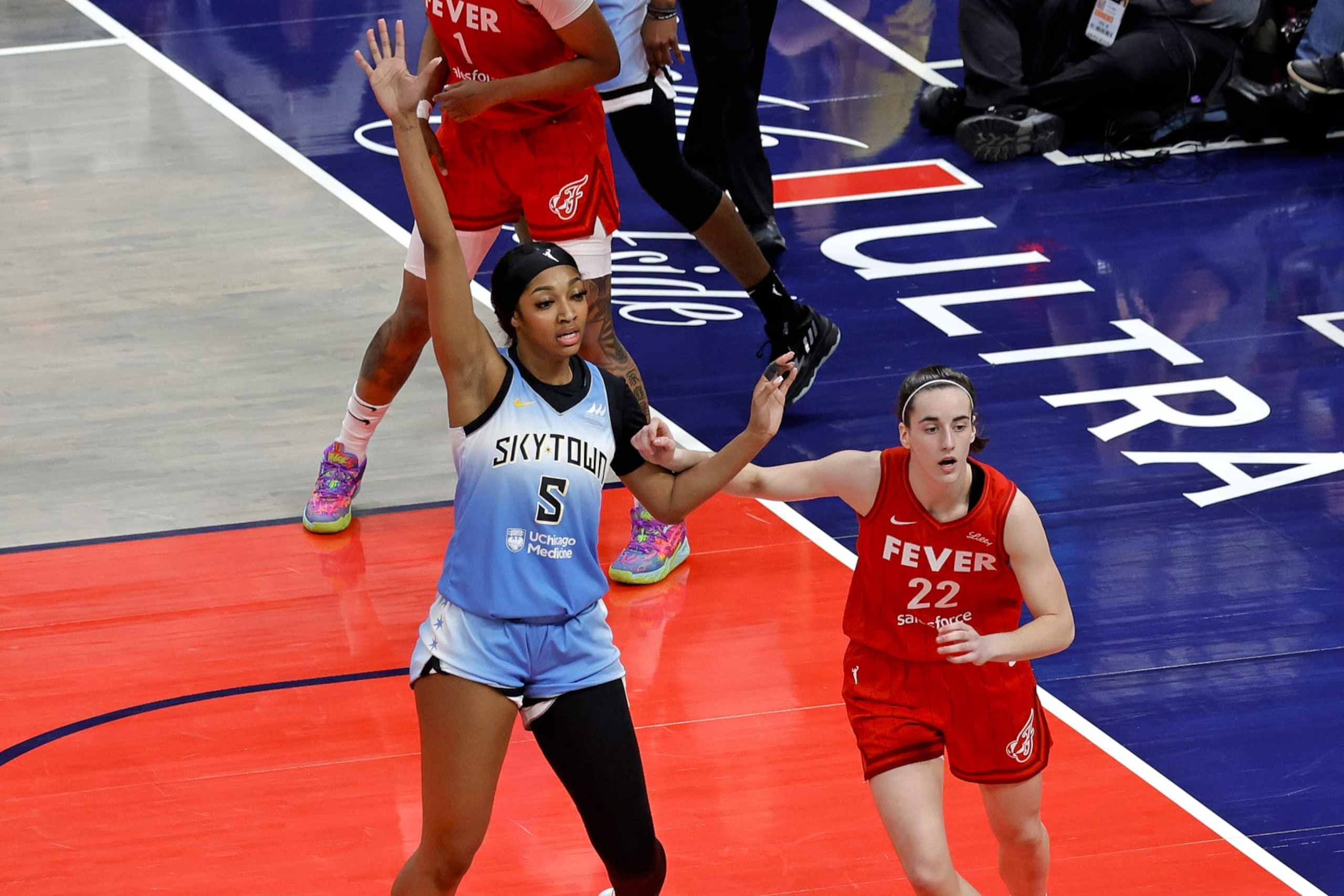 INDIANAPOLIS, IN - JUNE 01: Chicago Sky forward Angel Reese (5) is guarded by Indiana Fever guard Caitlin Clark (22) on June 1, 2024, at Gainbridge Fieldhouse in Indianapolis, Indiana. (Photo by Brian Spurlock/Icon Sportswire via Getty Images) INDIANAPOLIS, IN - JUNE 01: Chicago Sky forward Angel Reese (5) is guarded by Indiana Fever guard Caitlin Clark (22) on June 1, 2024, at Gainbridge Fieldhouse in Indianapolis, Indiana. (Photo by Brian Spurlock/Icon Sportswire via Getty Images)