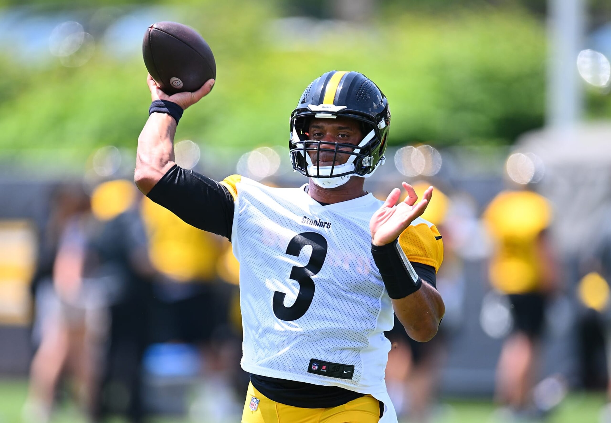 PITTSBURGH, PENNSYLVANIA - JUNE 4:  Russell Wilson #3 of the Pittsburgh Steelers throws a pass during the Pittsburgh Steelers OTA offseason workout at UPMC Rooney Sports Complex on June 4, 2024 in Pittsburgh, Pennsylvania. (Photo by Joe Sargent/Getty Images)