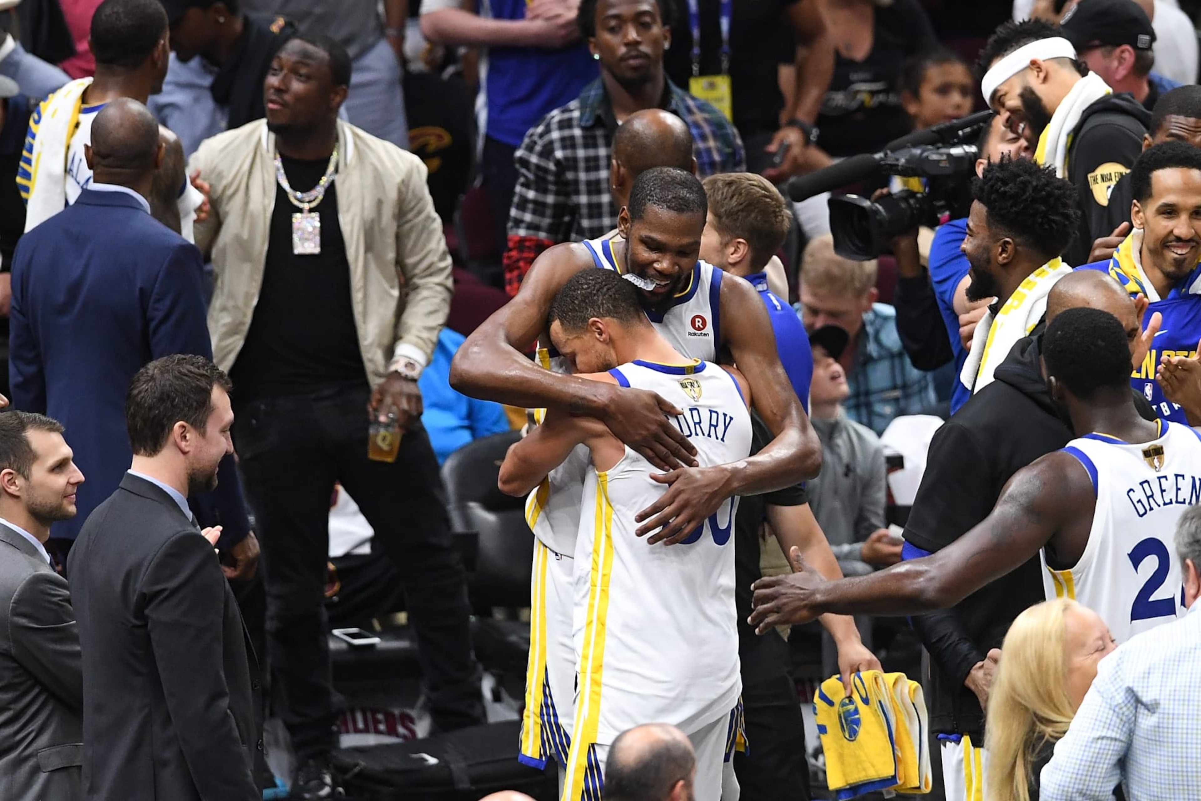 CLEVELAND, OH - JUNE 08: Kevin Durant #35 of the Golden State Warriors hugs Stephen Curry #30 against the Cleveland Cavaliers during Game Four of the 2018 NBA Finals at Quicken Loans Arena on June 8, 2018 in Cleveland, Ohio. NOTE TO USER: User expressly acknowledges and agrees that, by downloading and or using this photograph, User is consenting to the terms and conditions of the Getty Images License Agreement. (Photo by Jason Miller/Getty Images) CLEVELAND, OH - JUNE 08: Kevin Durant #35 of the Golden State Warriors hugs Stephen Curry #30 against the Cleveland Cavaliers during Game Four of the 2018 NBA Finals at Quicken Loans Arena on June 8, 2018 in Cleveland, Ohio. NOTE TO USER: User expressly acknowledges and agrees that, by downloading and or using this photograph, User is consenting to the terms and conditions of the Getty Images License Agreement. (Photo by Jason Miller/Getty Images)