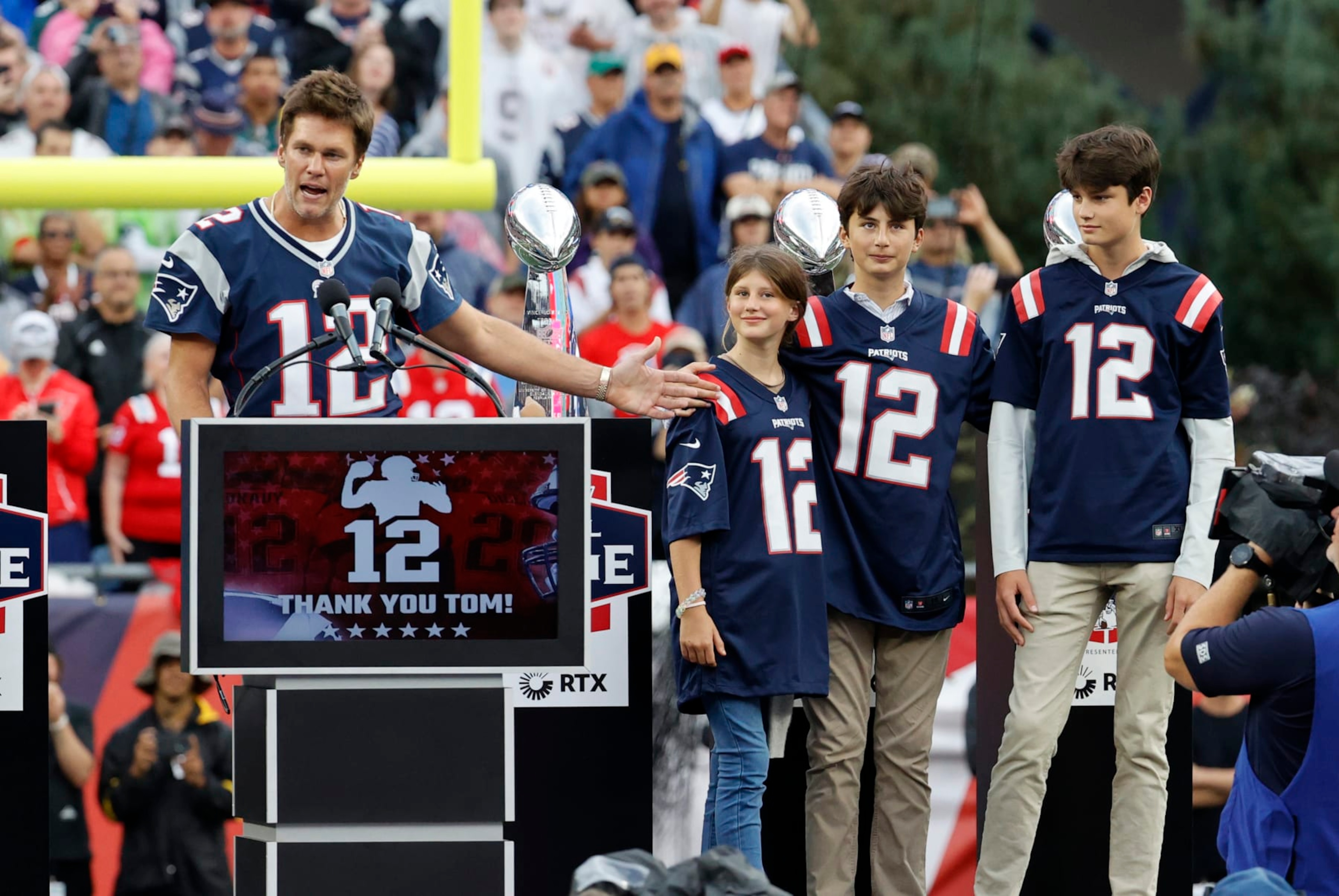 FOXBOROUGH, MA - SEPTEMBER 10: Tom Brady thanks his kids during a game between the New England Patriots and the Philadelphia Eagles on September 10, 2023, at Gillette Stadium in Foxborough, Massachusetts. (Photo by Fred Kfoury III/Icon Sportswire via Getty Images) FOXBOROUGH, MA - SEPTEMBER 10: Tom Brady thanks his kids during a game between the New England Patriots and the Philadelphia Eagles on September 10, 2023, at Gillette Stadium in Foxborough, Massachusetts. (Photo by Fred Kfoury III/Icon Sportswire via Getty Images)