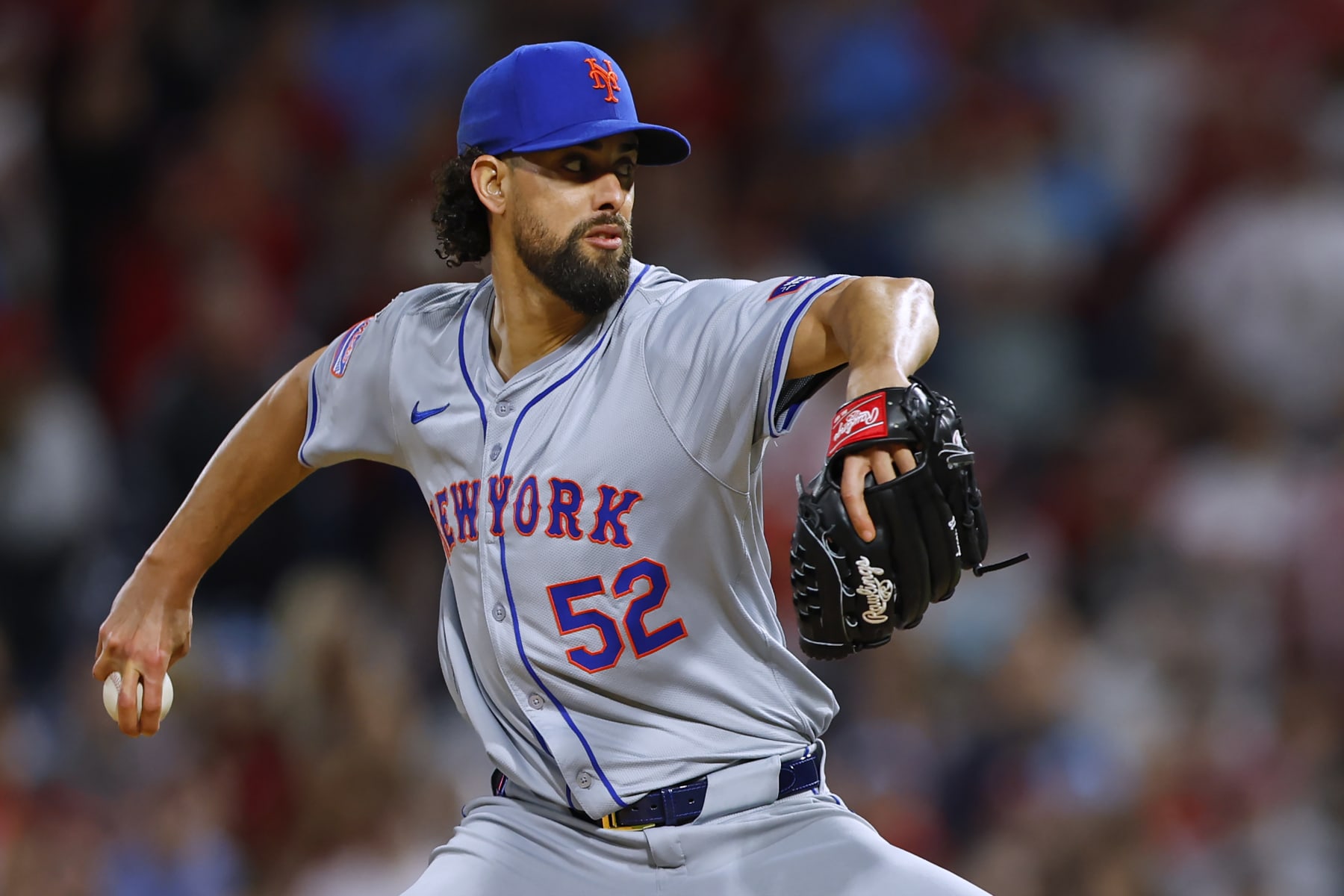 PHILADELPHIA, PENNSYLVANIA - MAY 16: Jorge López #52 of the New York Mets in action against the Philadelphia Phillies during a game at Citizens Bank Park on May 16, 2024 in Philadelphia, Pennsylvania. (Photo by Rich Schultz/Getty Images)