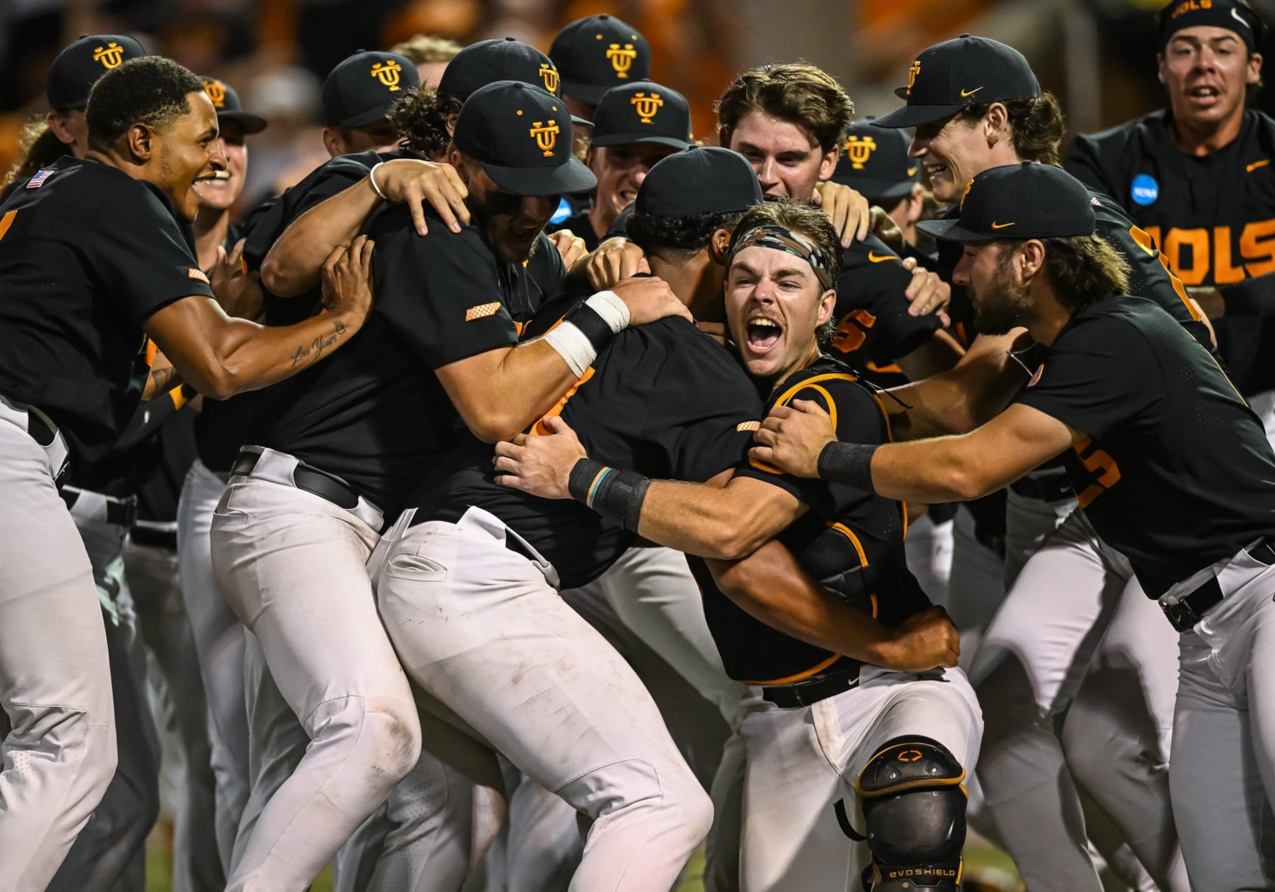 KNOXVILLE, TN - JUNE 09: Tennessee Volunteers celebrate winning the NCAA Men's Baseball Super Regional game between the Tennessee Volunteers and the Evansville Aces on June 9, 2024, at Lindsey Nelson Stadium in Knoxville, TN. (Photo by Bryan Lynn/Icon Sportswire via Getty Images) KNOXVILLE, TN - JUNE 09: Tennessee Volunteers celebrate winning the NCAA Men's Baseball Super Regional game between the Tennessee Volunteers and the Evansville Aces on June 9, 2024, at Lindsey Nelson Stadium in Knoxville, TN. (Photo by Bryan Lynn/Icon Sportswire via Getty Images)