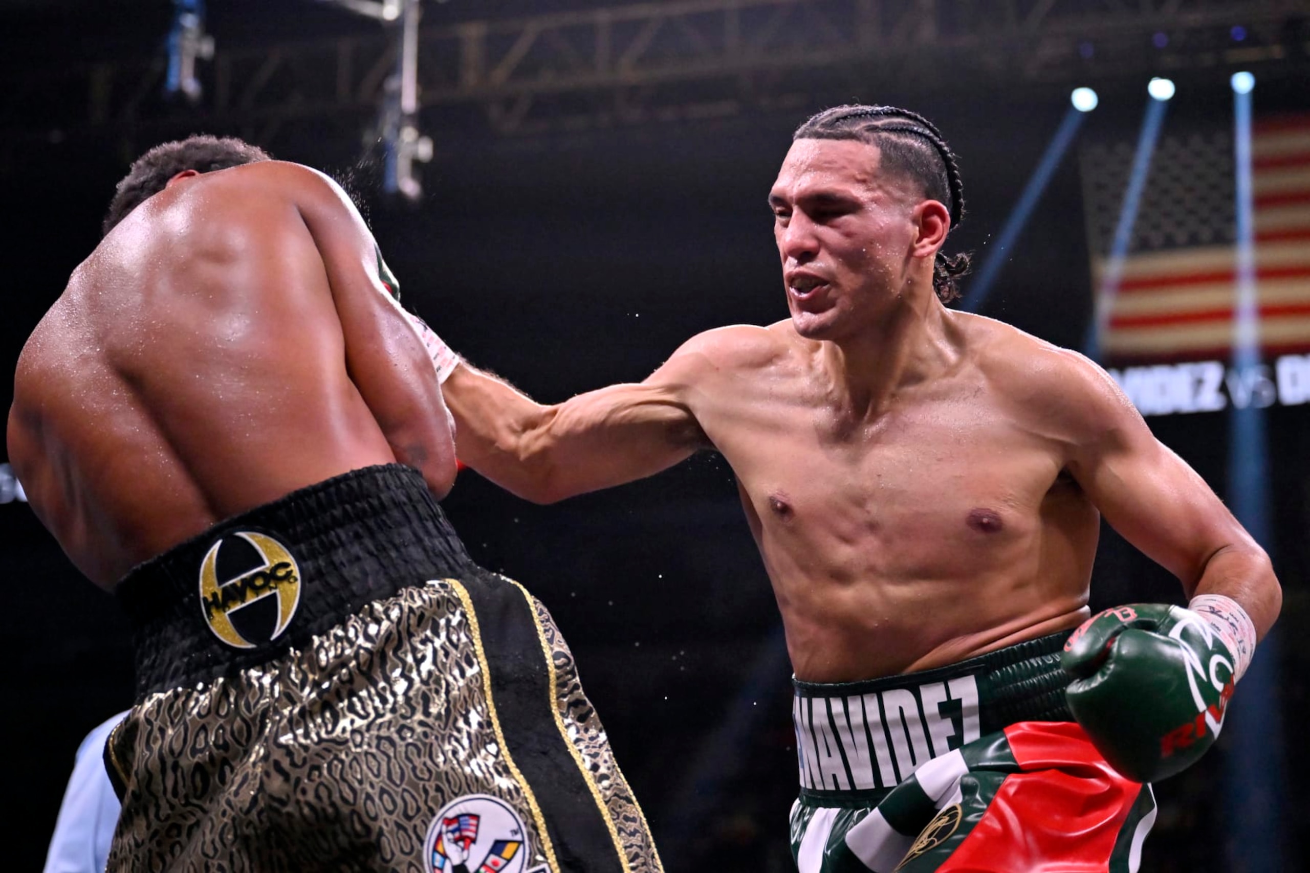 David Benavidez in his fight against Demetrius Andrade.
