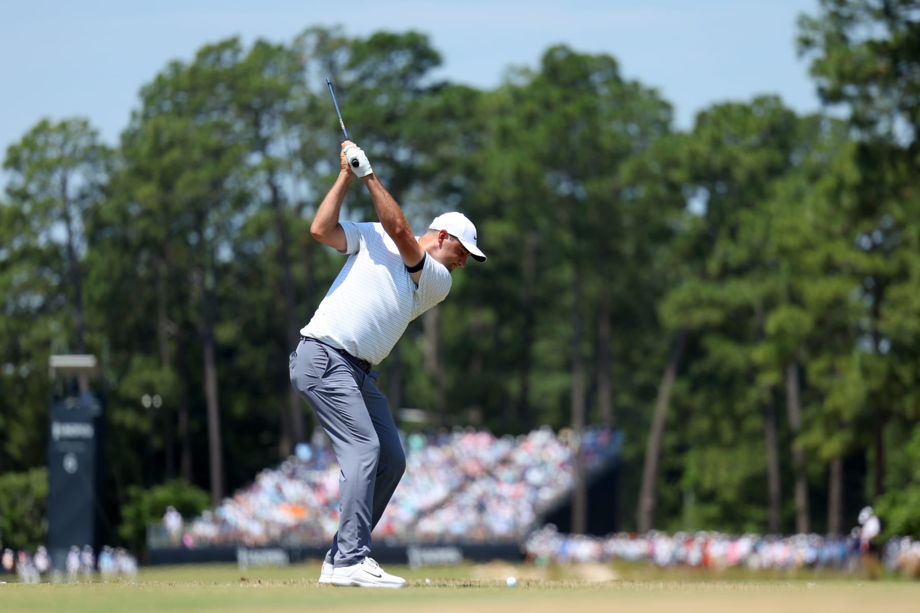PINEHURST, NORTH CAROLINA - JUNE 14: Scottie Scheffler of the United States plays his shot from the sixth tee during the second round of the 124th U.S. Open at Pinehurst Resort on June 14, 2024 in Pinehurst, North Carolina. (Photo by Andrew Redington/Getty Images)