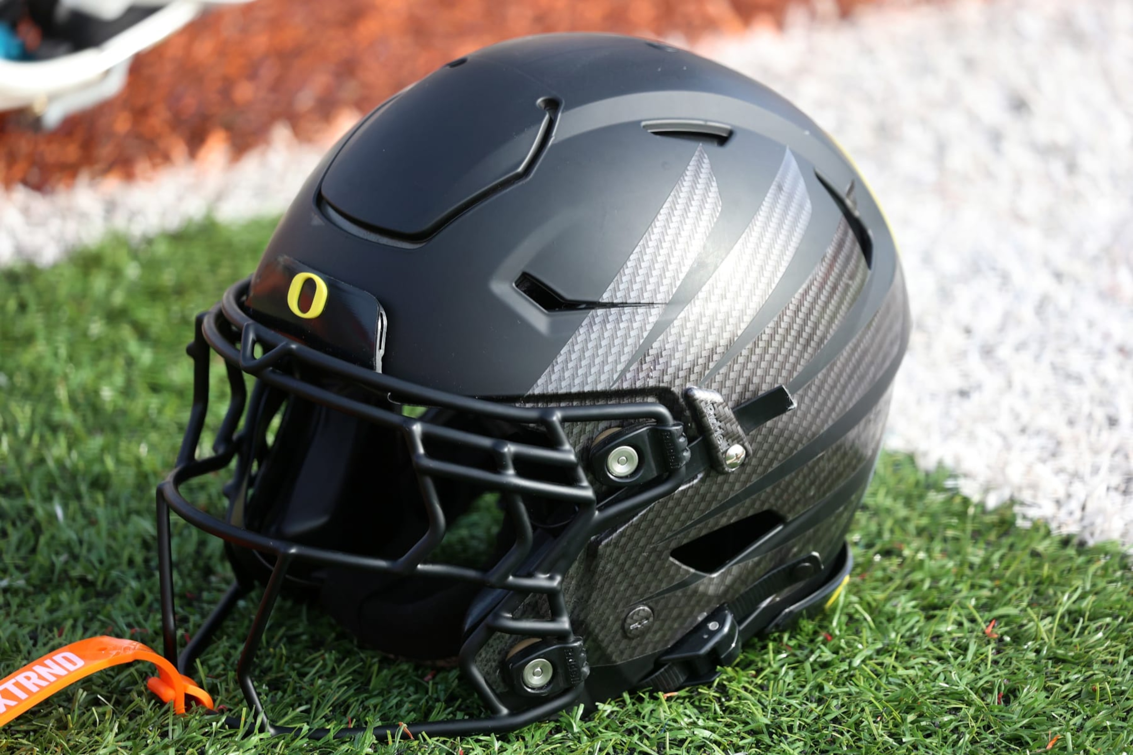 MOBILE, AL - FEBRUARY 01: A general view of an Oregon Ducks helmet during the National team practice for the Reese's Senior Bowl on February 1, 2024 at Hancock Whitney Stadium in Mobile, Alabama. (Photo by Michael Wade/Icon Sportswire via Getty Images) MOBILE, AL - FEBRUARY 01: A general view of an Oregon Ducks helmet during the National team practice for the Reese's Senior Bowl on February 1, 2024 at Hancock Whitney Stadium in Mobile, Alabama. (Photo by Michael Wade/Icon Sportswire via Getty Images)