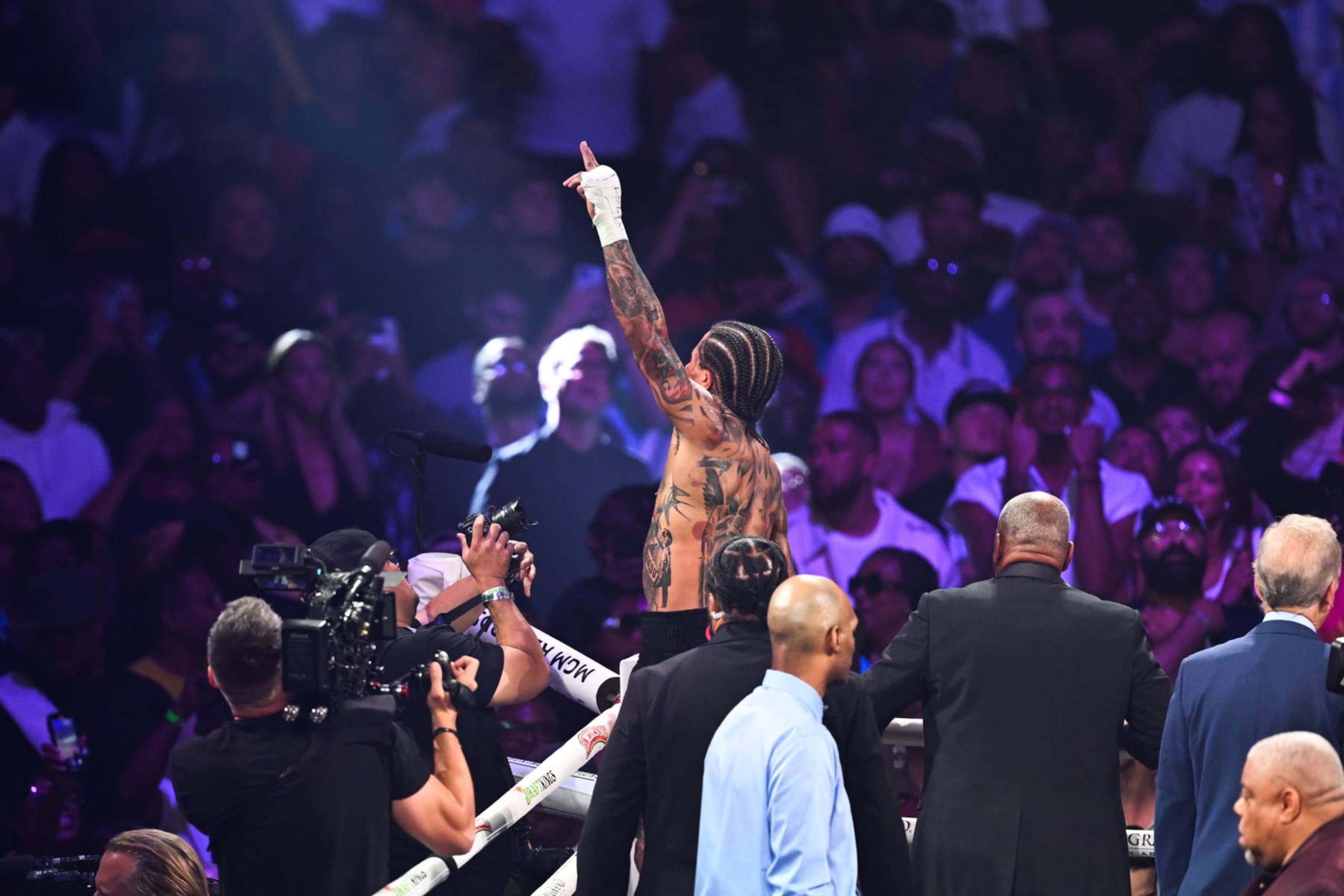 LAS VEGAS, NEVADA - JUNE 15: Gervonta Davis 'Tank' celebrates his victory after he knocked Frank Martin out on 12 round of 8th during their WBA world lightweight title of the Premiere Boxing Championship on Saturday night at the MGM Grand Garden Arena in Las Vegas, Nevada, United States on June 15, 2024. (Photo by Tayfun Coskun/Anadolu via Getty Images) LAS VEGAS, NEVADA - JUNE 15: Gervonta Davis 'Tank' celebrates his victory after he knocked Frank Martin out on 12 round of 8th during their WBA world lightweight title of the Premiere Boxing Championship on Saturday night at the MGM Grand Garden Arena in Las Vegas, Nevada, United States on June 15, 2024. (Photo by Tayfun Coskun/Anadolu via Getty Images)