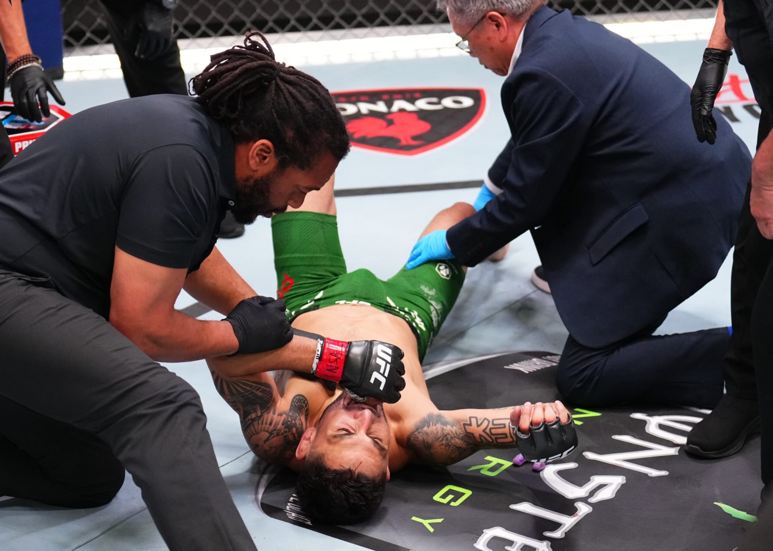 Alex Perez suffered a knee injury against Tatsuro Taira.