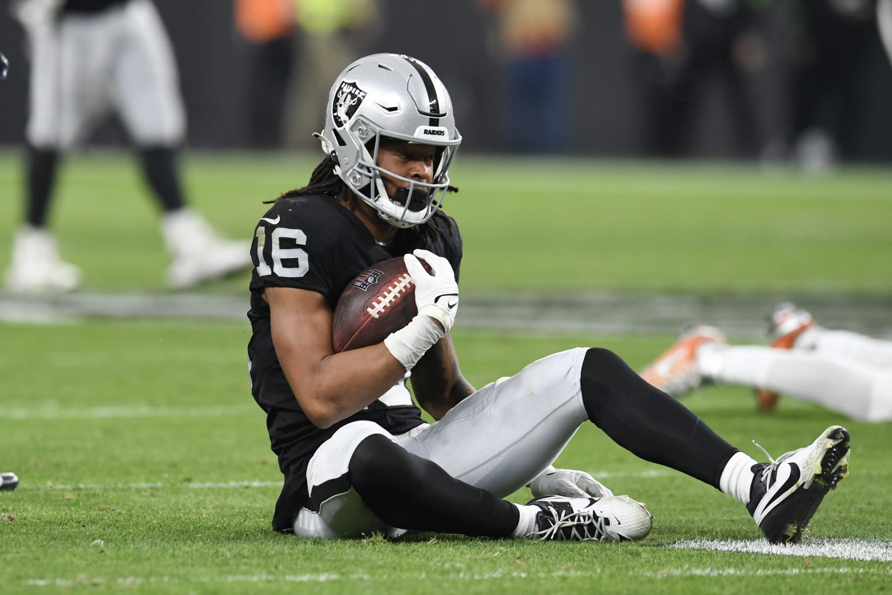 LAS VEGAS, NEVADA - JANUARY 07: Wide receiver Jakobi Meyers #16 of the Las Vegas Raiders makes a catch against the Denver Broncos in the third quarter at Allegiant Stadium on January 07, 2024 in Las Vegas, Nevada. The Raiders defeated the Broncos 27-14. (Photo by Candice Ward/Getty Images)