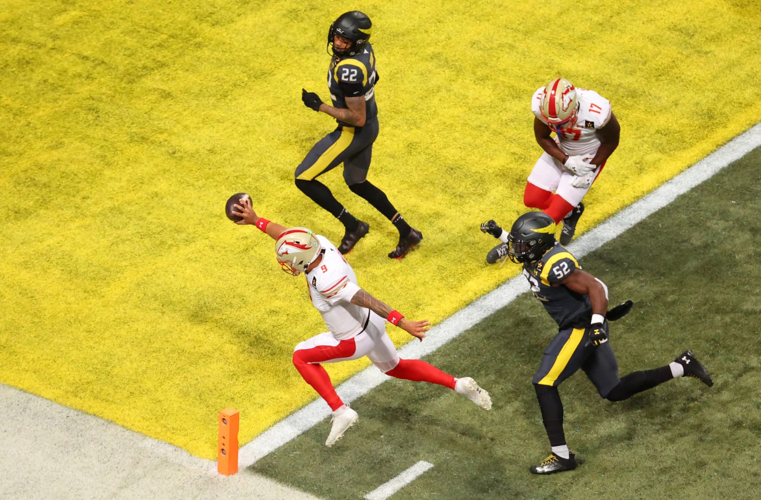 ST LOUIS, MISSOURI - JUNE 16: Adrian Martinez #9 of the Birmingham Stallions scores a touchdown against Joel Iyiegbuniwe #52 of the San Antonio Brahmas during the third quarter of the UFL Championship Game at The Dome at America’s Center on June 16, 2024 in St Louis, Missouri.  (Photo by Dilip Vishwanat/UFL/Getty Images)