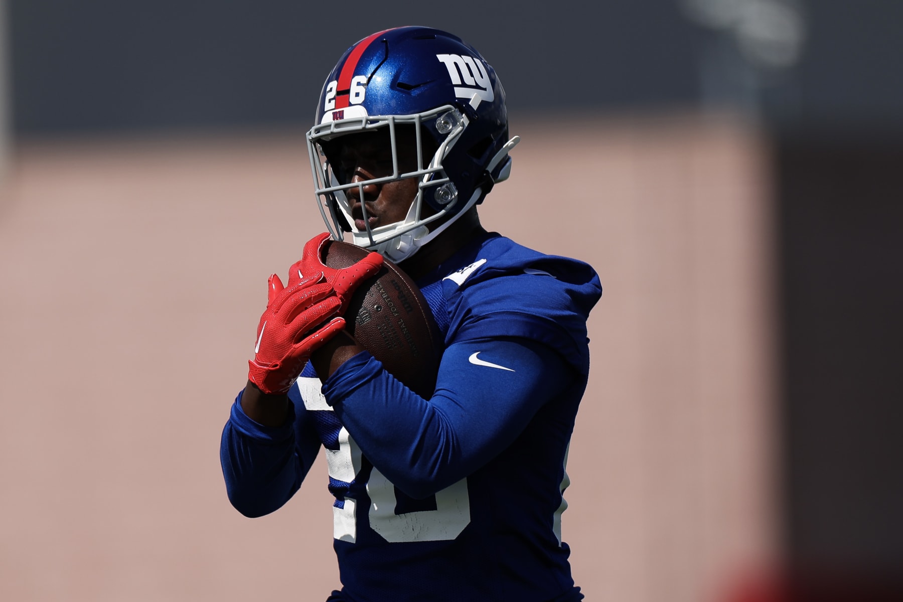 EAST RUTHERFORD, NEW JERSEY - MAY 30: Devin Singletary #26 of the New York Giants runs the ball during OTA Offseason Workouts at NY Giants Quest Diagnostics Training Center on May 30, 2024 in East Rutherford, New Jersey. (Photo by Luke Hales/Getty Images)