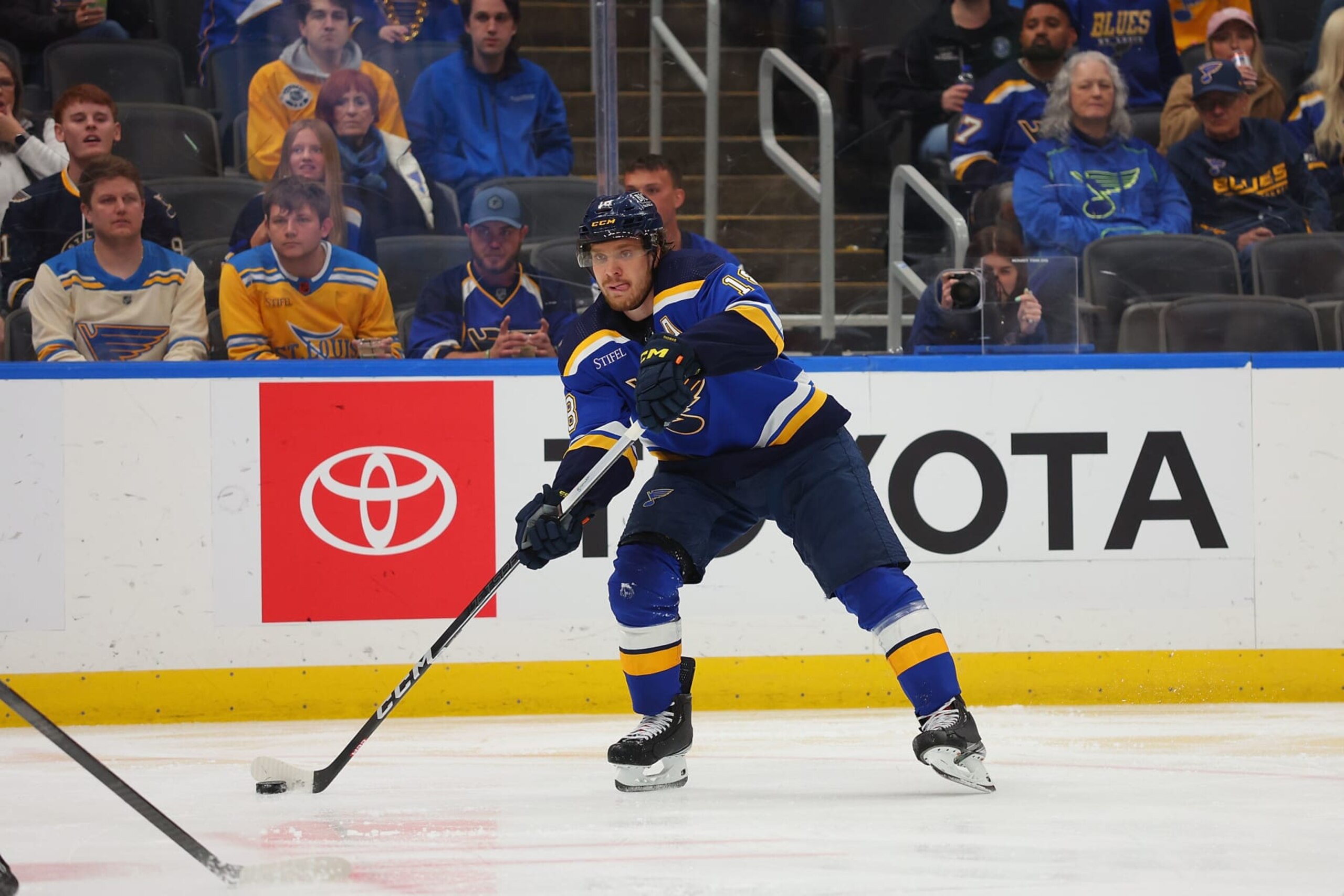 ST LOUIS, MISSOURI - APRIL 1: Robert Thomas #18 of the St. Louis Blues skates against the Edmonton Oilers at Enterprise Center on April 1, 2024 in St Louis, Missouri. (Photo by Dilip Vishwanat/Getty Images)