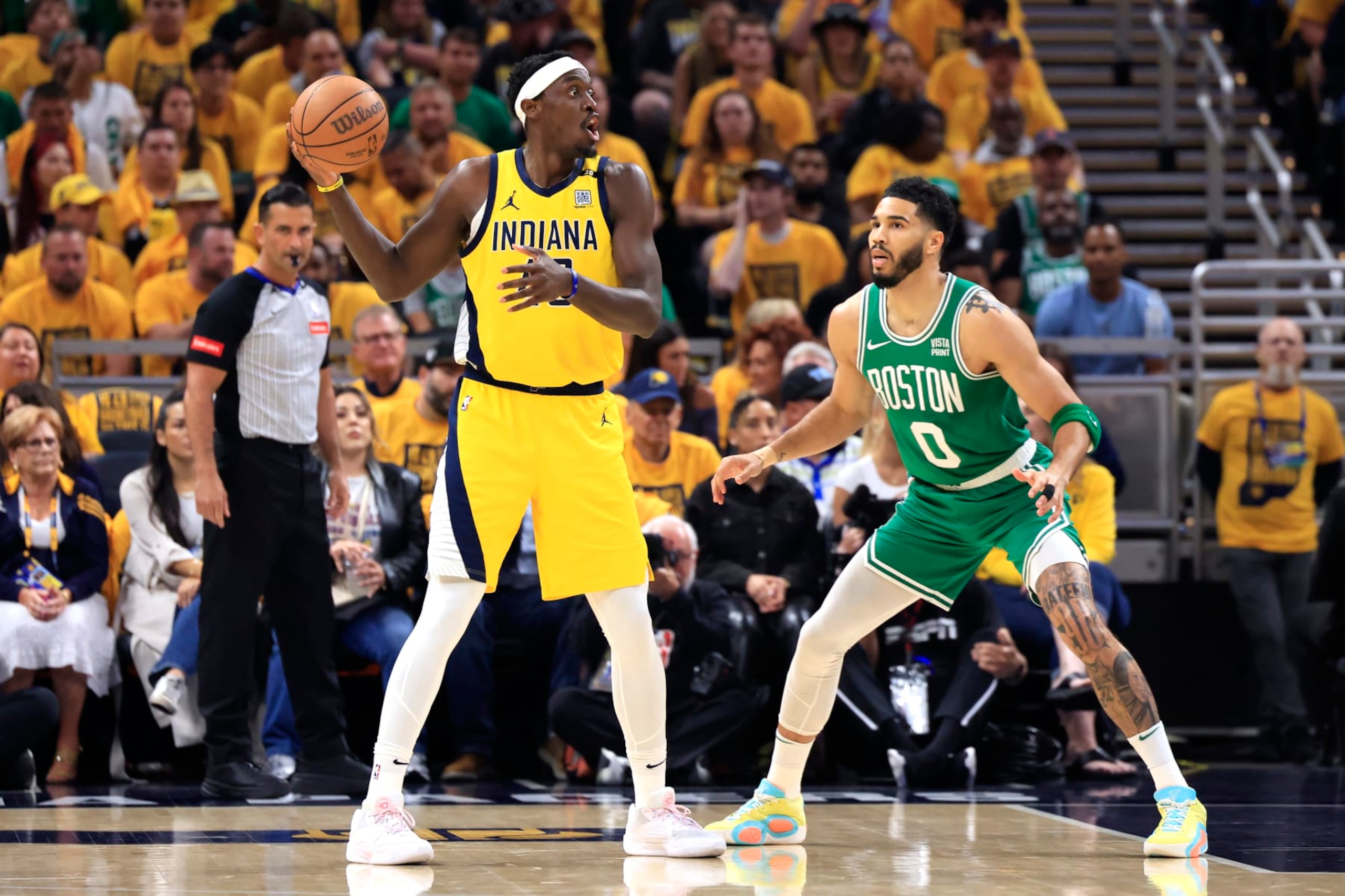 INDIANAPOLIS, INDIANA - MAY 27: Pascal Siakam #43 of the Indiana Pacers looks to pass against Jayson Tatum #0 of the Boston Celtics during the first quarter in Game Four of the Eastern Conference Finals at Gainbridge Fieldhouse on May 27, 2024 in Indianapolis, Indiana. NOTE TO USER: User expressly acknowledges and agrees that, by downloading and or using this photograph, User is consenting to the terms and conditions of the Getty Images License Agreement. (Photo by Justin Casterline/Getty Images)
