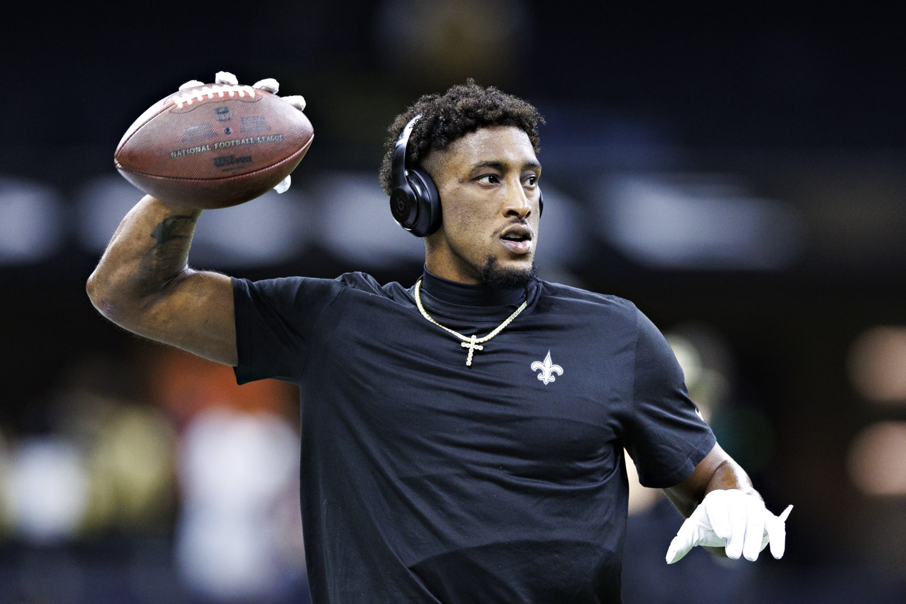 NEW ORLEANS, LOUISIANA - NOVEMBER 05:  Michael Thomas #13 of the New Orleans Saints warms up before a game against the Chicago Bears at Caesars Superdome on November 5, 2023 in New Orleans, Louisiana. The Saints defeated the Bears 24-17. (Photo by Wesley Hitt/Getty Images)