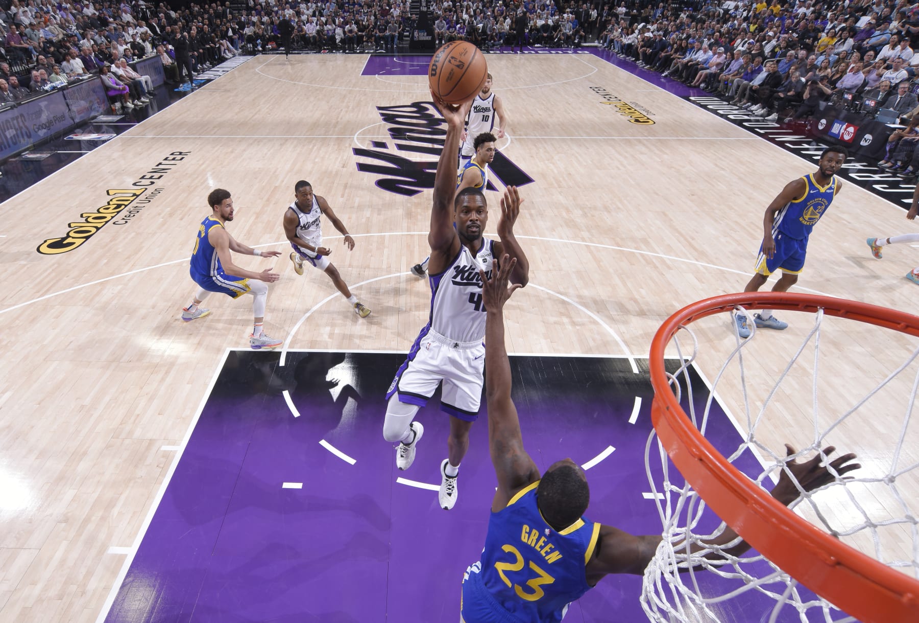 SACRAMENTO, CA - APRIL 16: Harrison Barnes #40 of the Sacramento Kings drives to the basket during the game against the Golden State Warriors during the 2024 Play-In Tournament on April 16, 2024 at Golden 1 Center in Sacramento, California. NOTE TO USER: User expressly acknowledges and agrees that, by downloading and or using this photograph, User is consenting to the terms and conditions of the Getty Images Agreement. Mandatory Copyright Notice: Copyright 2024 NBAE (Photo by Rocky Widner/NBAE via Getty Images)