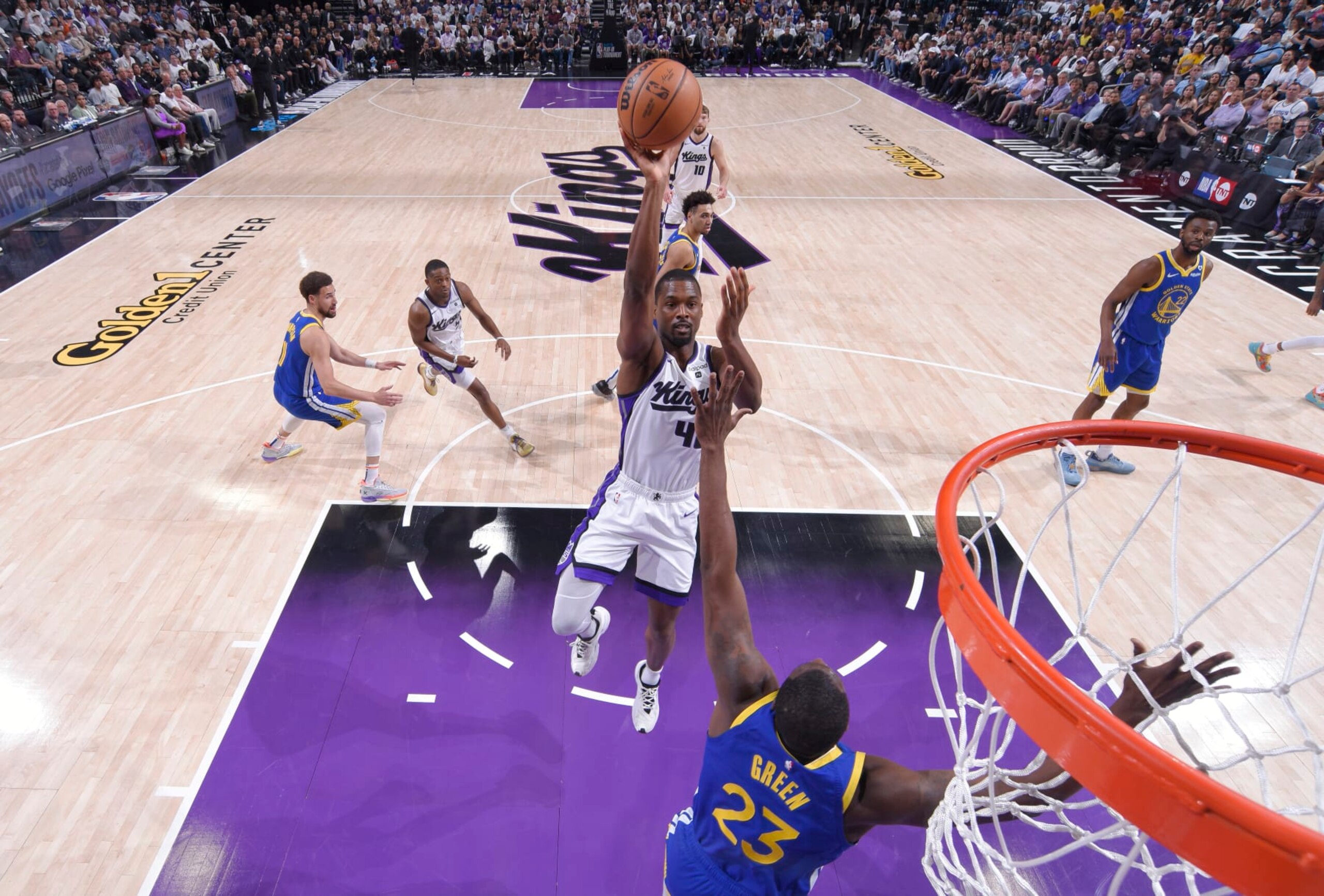 SACRAMENTO, CA - APRIL 16: Harrison Barnes #40 of the Sacramento Kings drives to the basket during the game against the Golden State Warriors during the 2024 Play-In Tournament on April 16, 2024 at Golden 1 Center in Sacramento, California. NOTE TO USER: User expressly acknowledges and agrees that, by downloading and or using this photograph, User is consenting to the terms and conditions of the Getty Images Agreement. Mandatory Copyright Notice: Copyright 2024 NBAE (Photo by Rocky Widner/NBAE via Getty Images)