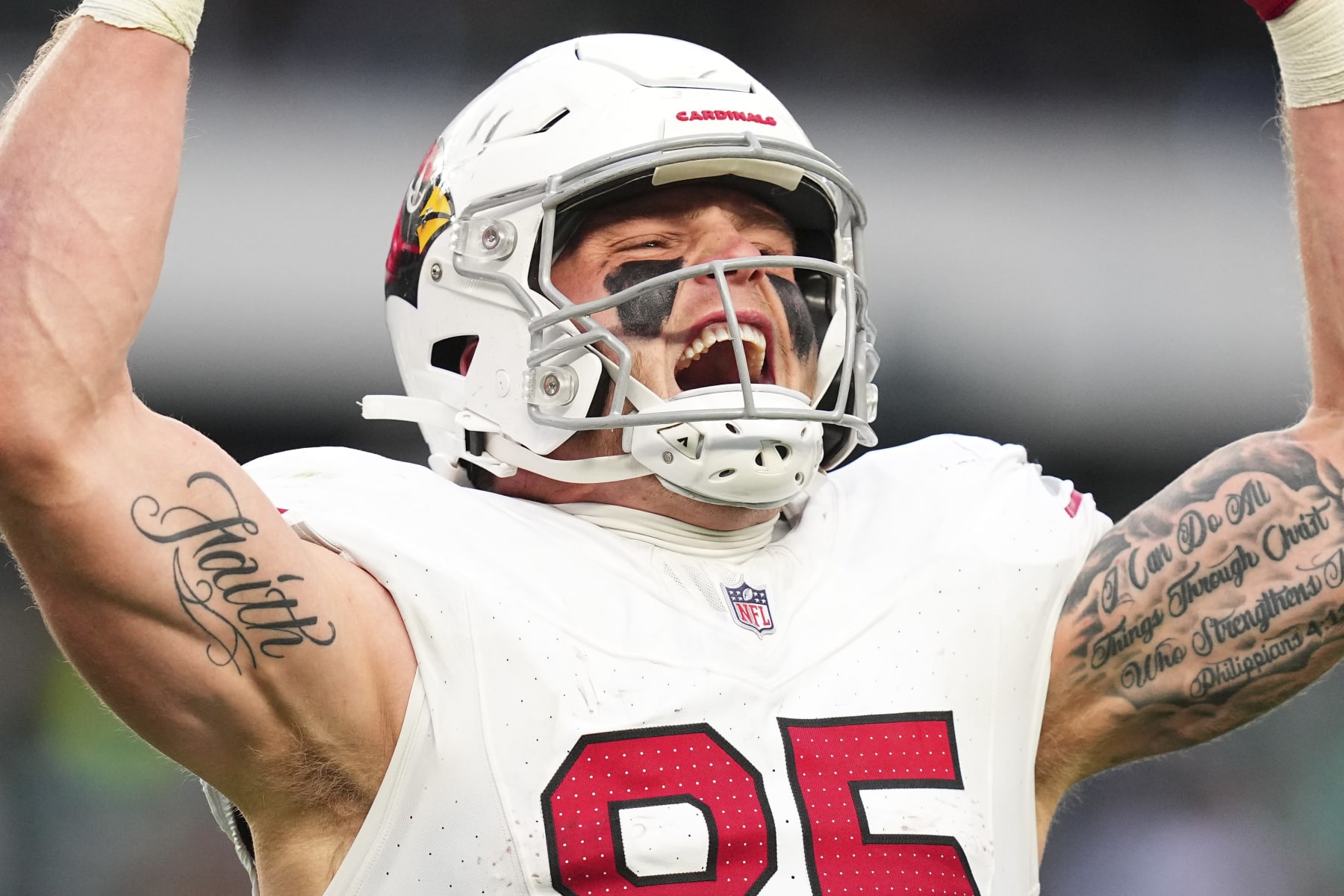 PHILADELPHIA, PENNSYLVANIA - DECEMBER 31: Trey McBride #85 of the Arizona Cardinals reacts against the Philadelphia Eagles at Lincoln Financial Field on December 31, 2023 in Philadelphia, Pennsylvania. (Photo by Mitchell Leff/Getty Images)