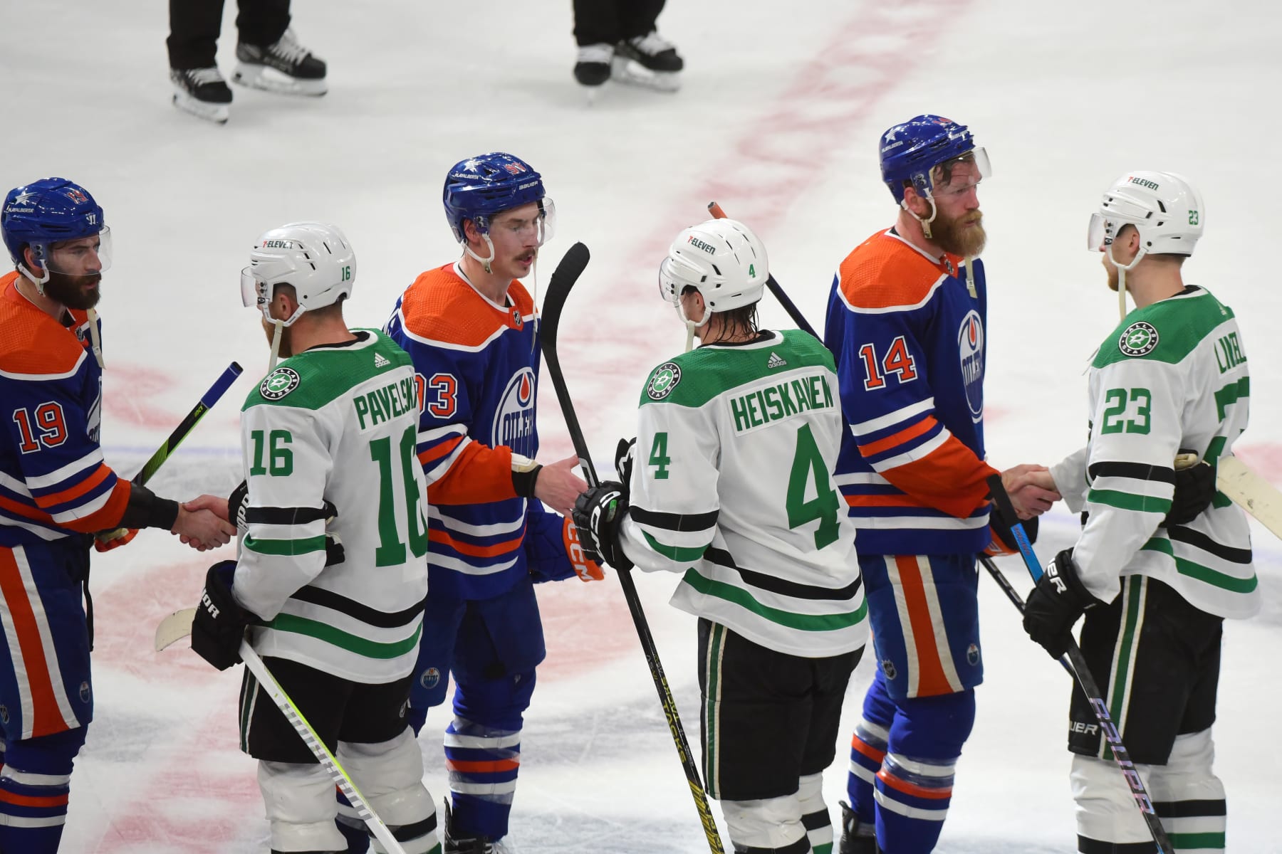 EDMONTON, CANADA  JUNE 2: The Edmonton Oilers shake hands with the Dallas Stars after their win in Game Six of the Western Conference Final of the 2024 Stanley Cup Playoffs at Rogers Place on June 2, 2024, in Edmonton, Alberta, Canada. (Photo by Leila Devlin/Getty Images) *** Local Caption ***