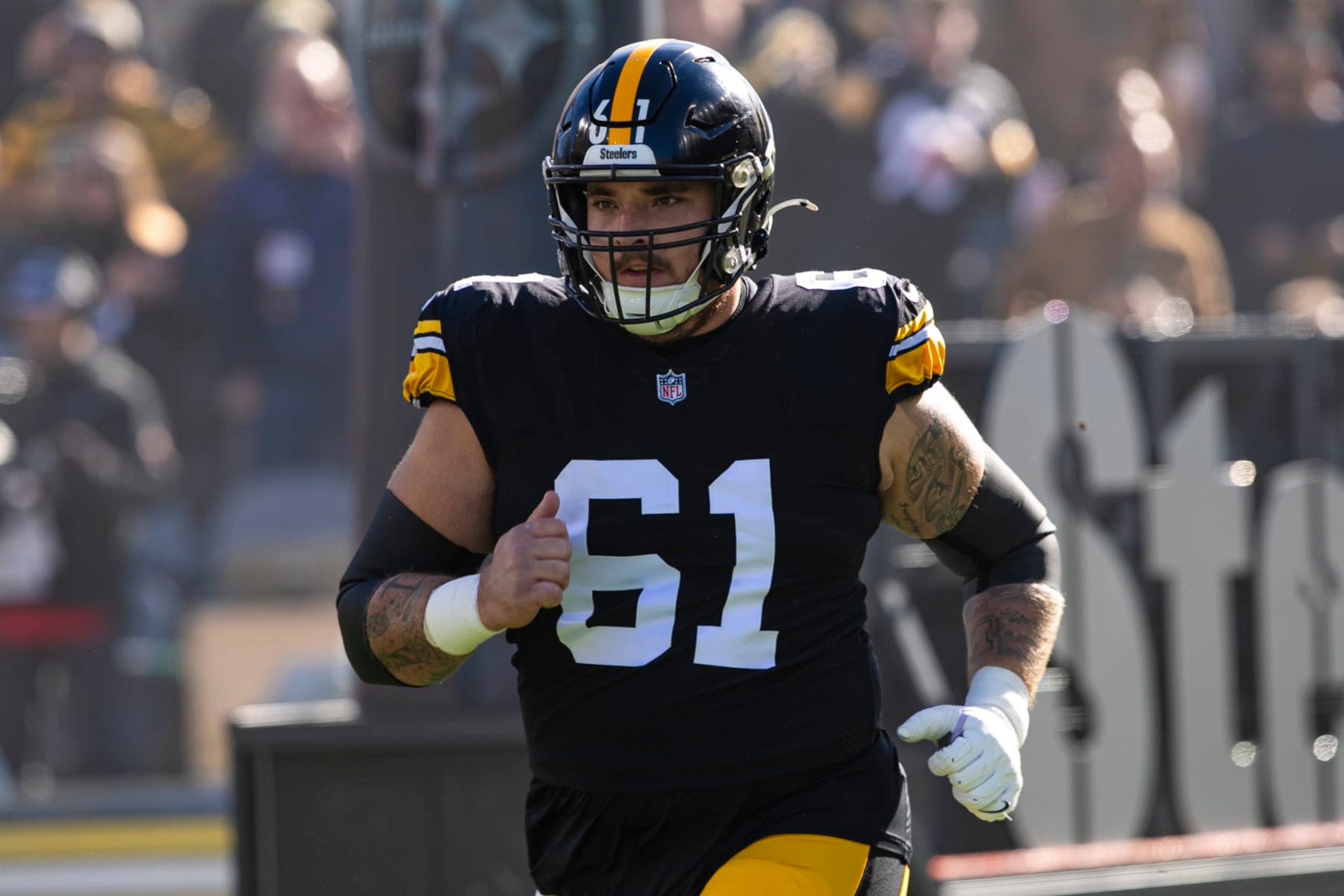 PITTSBURGH, PA - NOVEMBER 12: Pittsburgh Steelers center Mason Cole (61) looks on during the regular season NFL football game between the Green Bay Packers and Pittsburgh Steelers on November 12, 2023 at Acrisure Stadium in Pittsburgh, PA. (Photo by Mark Alberti/Icon Sportswire via Getty Images)