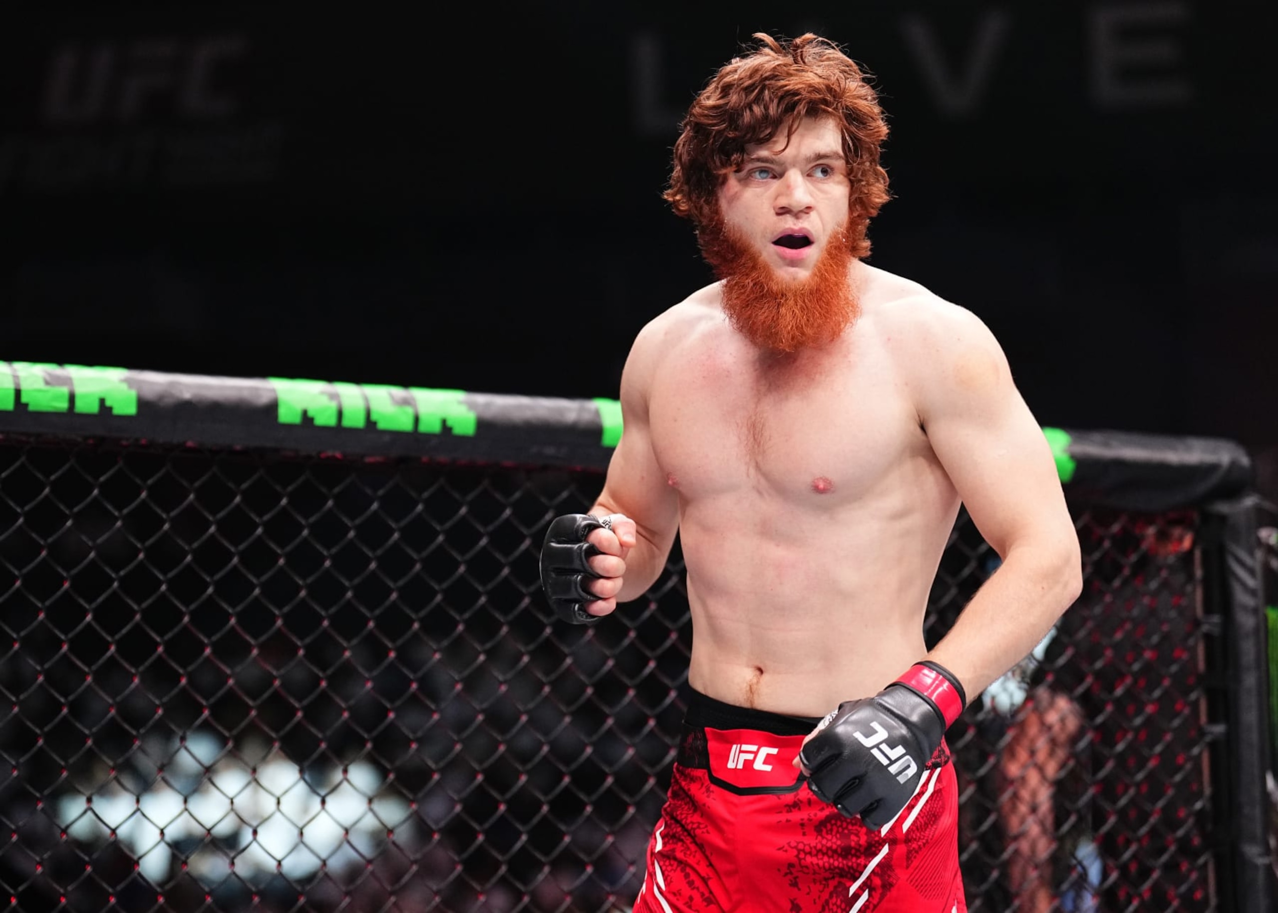  Shara Magomedov prepares to face Antonio Trocoli.