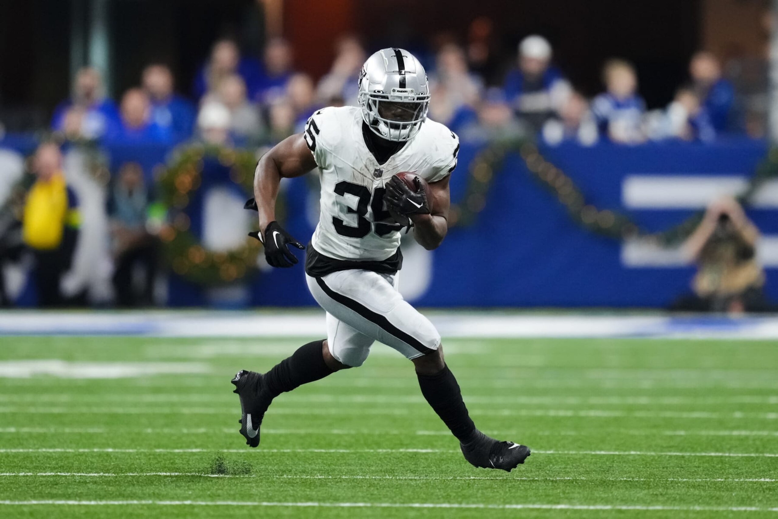 INDIANAPOLIS, INDIANA - DECEMBER 31: Zamir White #35 of the Las Vegas Raiders runs with the ball in the fourth quarter against the Indianapolis Colts at Lucas Oil Stadium on December 31, 2023 in Indianapolis, Indiana. (Photo by Dylan Buell/Getty Images)