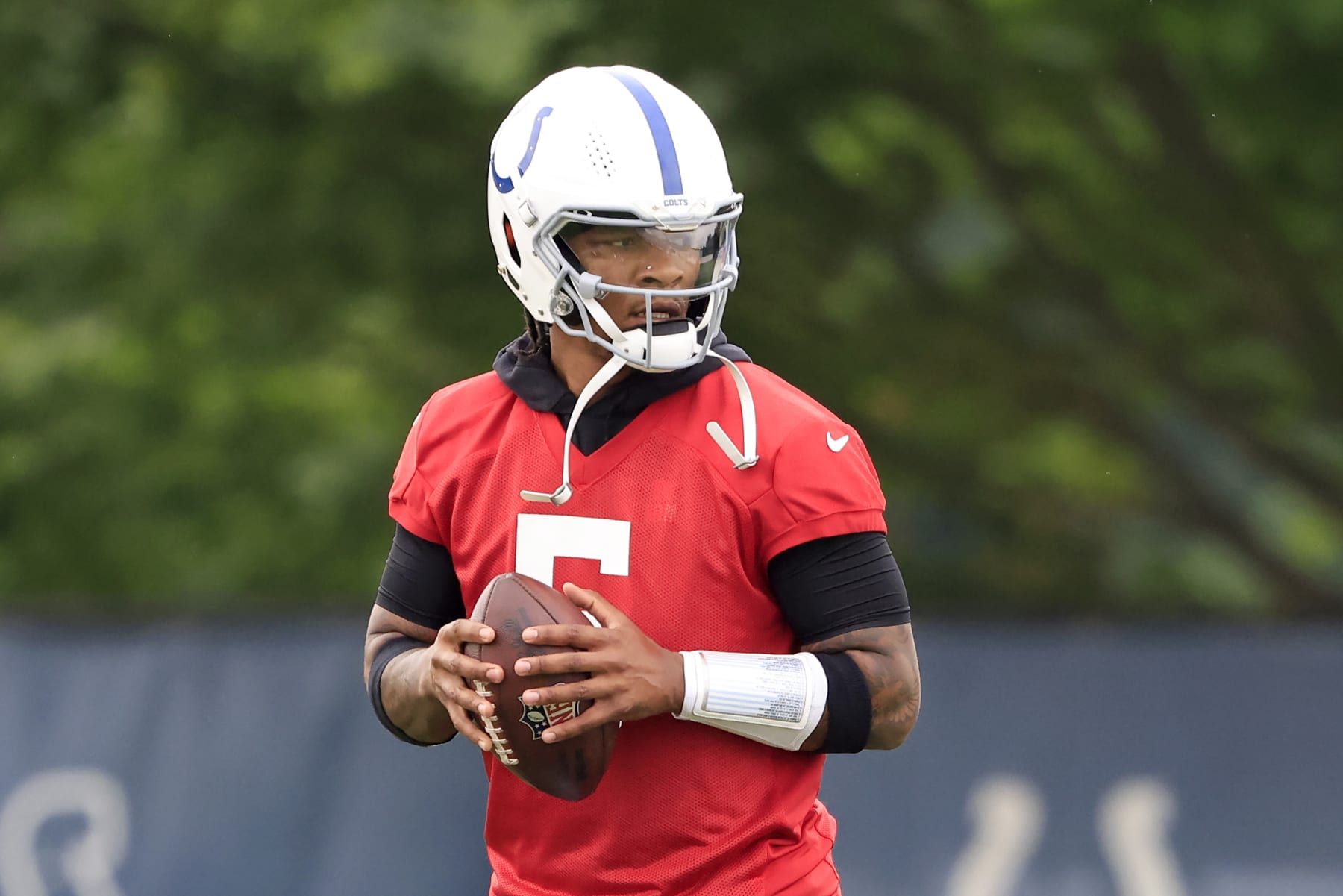 INDIANAPOLIS, INDIANA - JUNE 05: Anthony Richardson #5 of the Indianapolis Colts runs a drill during OTA Offseason workouts at the Indiana Farm Bureau Football Center at Lucas Oil Stadium on June 5, 2024 in Indianapolis, Indiana. (Photo by Justin Casterline/Getty Images)