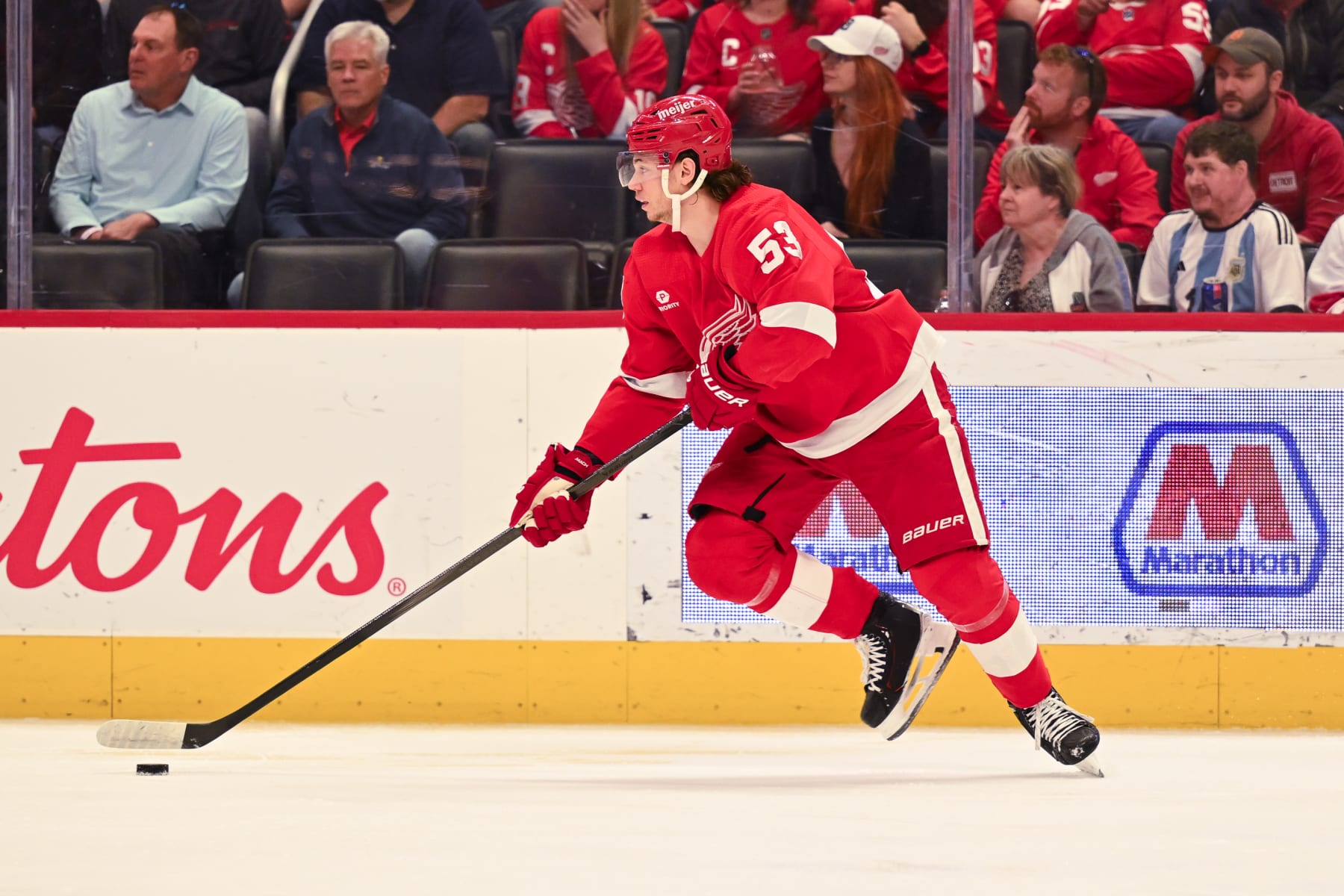 DETROIT, MI - APRIL 09 Detroit Red Wings defenseman Moritz Seider (53) during the game between the Detroit Red Wings and the Washington Capitals Thursday April 9, 2024 at Little Caesars Arena in Detroit, MI. (Photo by Steven King/Icon Sportswire via Getty Images)