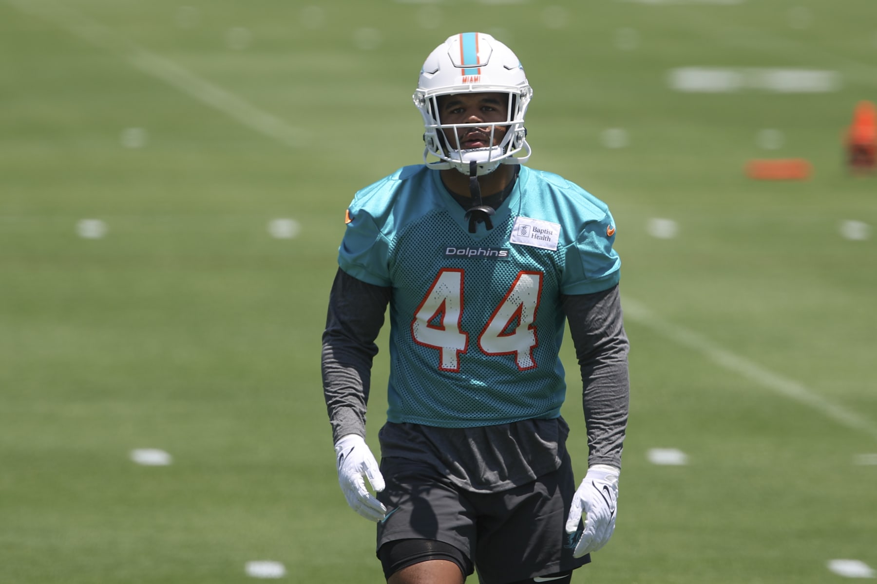 MAMII GARDNES, FL - MAY 10: Miami Dolphin draft pick Chop Robinson (44) runs drills during the Miami Dolphins Rookie Mini Camp on Friday. May 10, 2024 at Baptist Health Training Complex in Miami Gardens, Fla. (Photo by Peter Joneleit/Icon Sportswire via Getty Images)